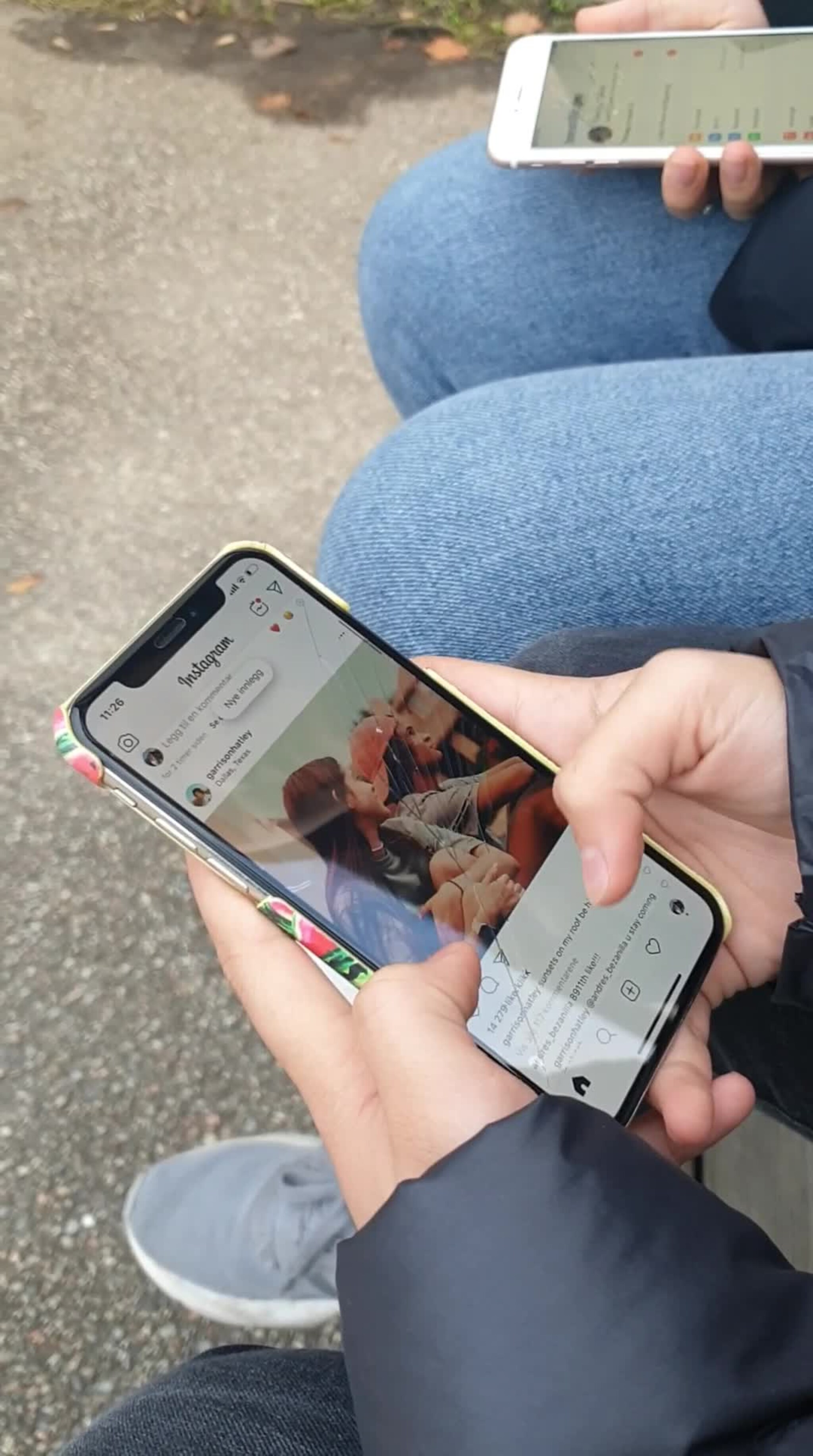 Sosiale medier scrolling høye