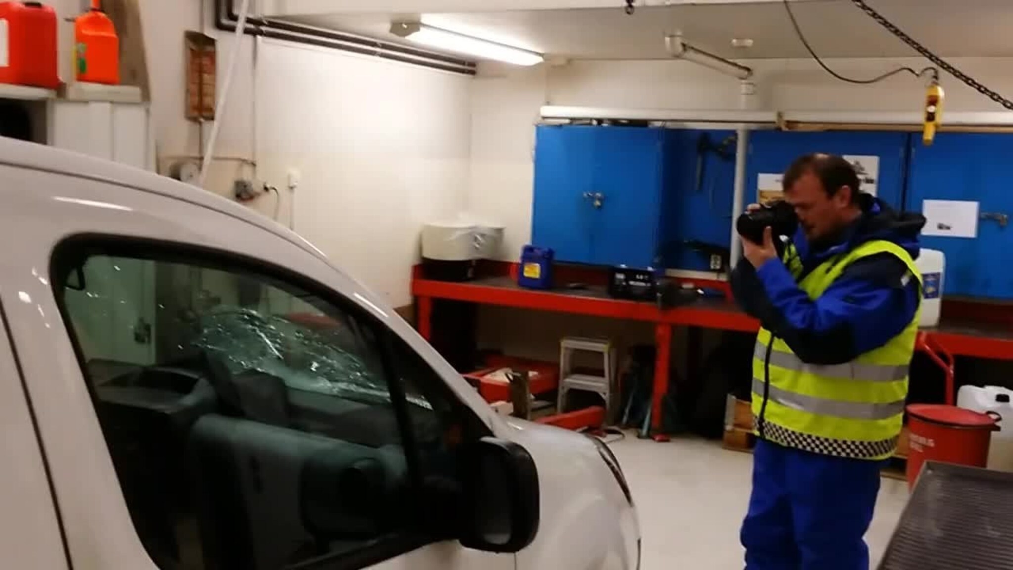 Undersøkte ulykkesbil i natt