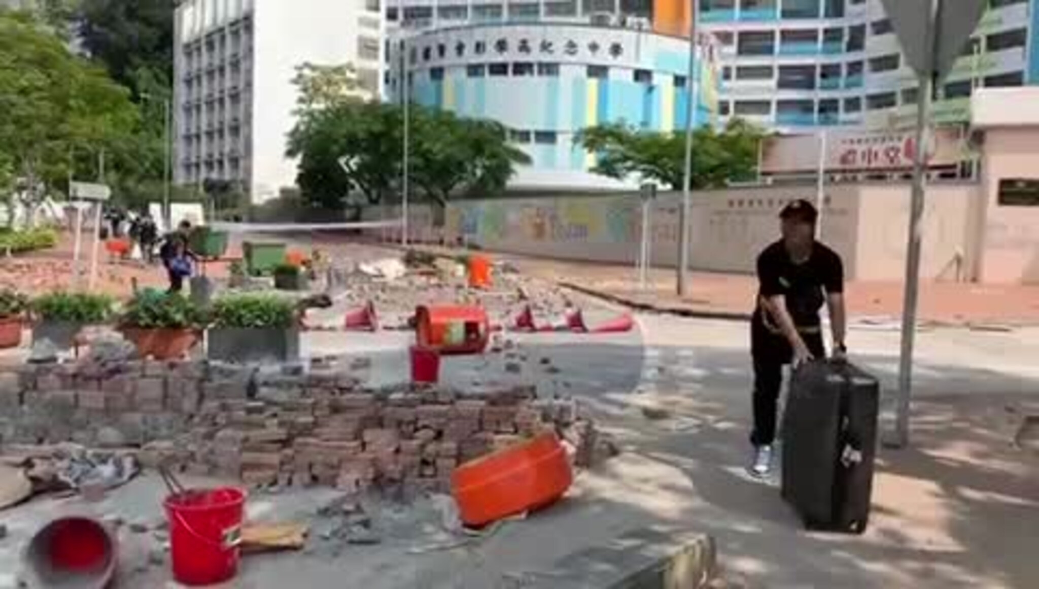 Slik ser det ut i gatene etter demonstrasjonene i Hong Kong