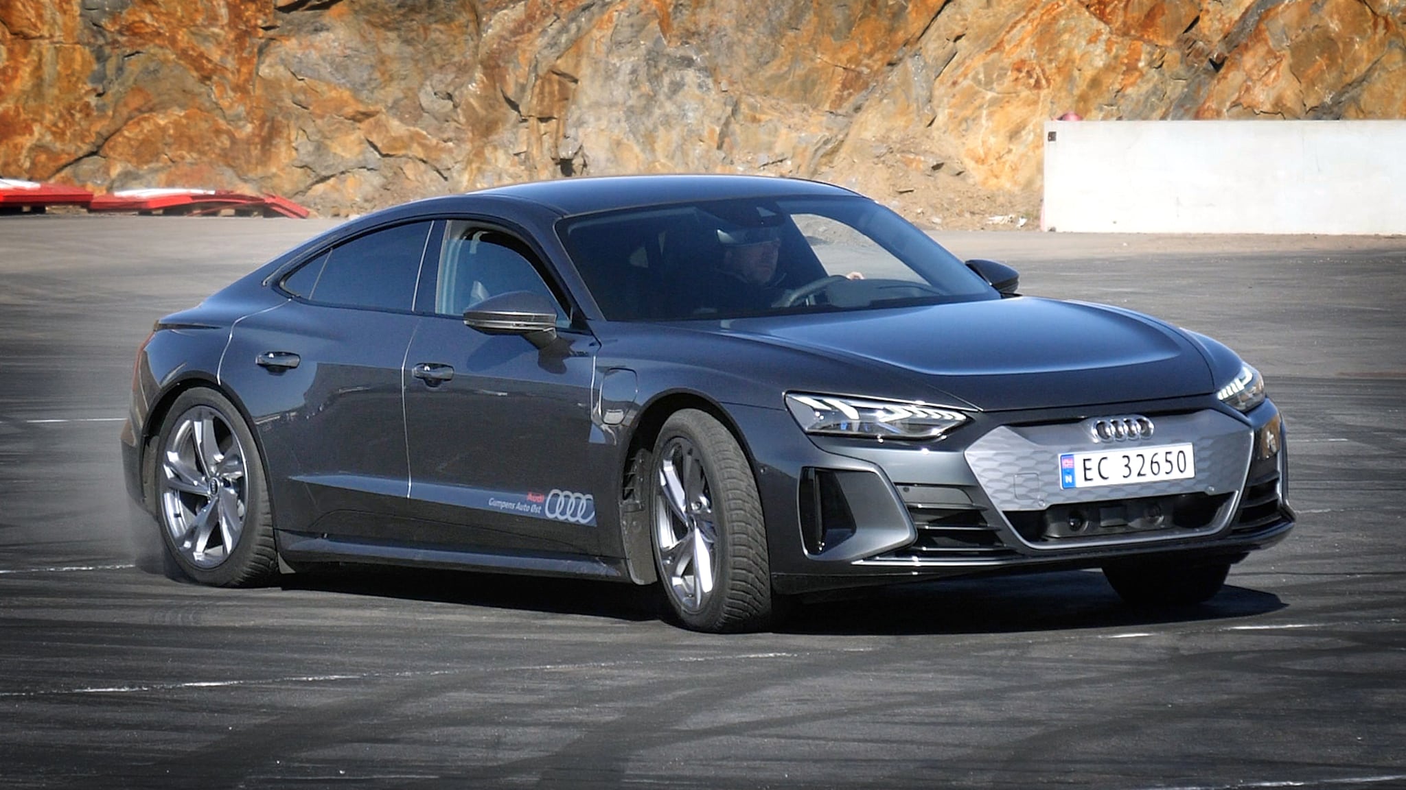 Video: Så kjapp er Audi e-tron GT fra 0 - 100 km´t