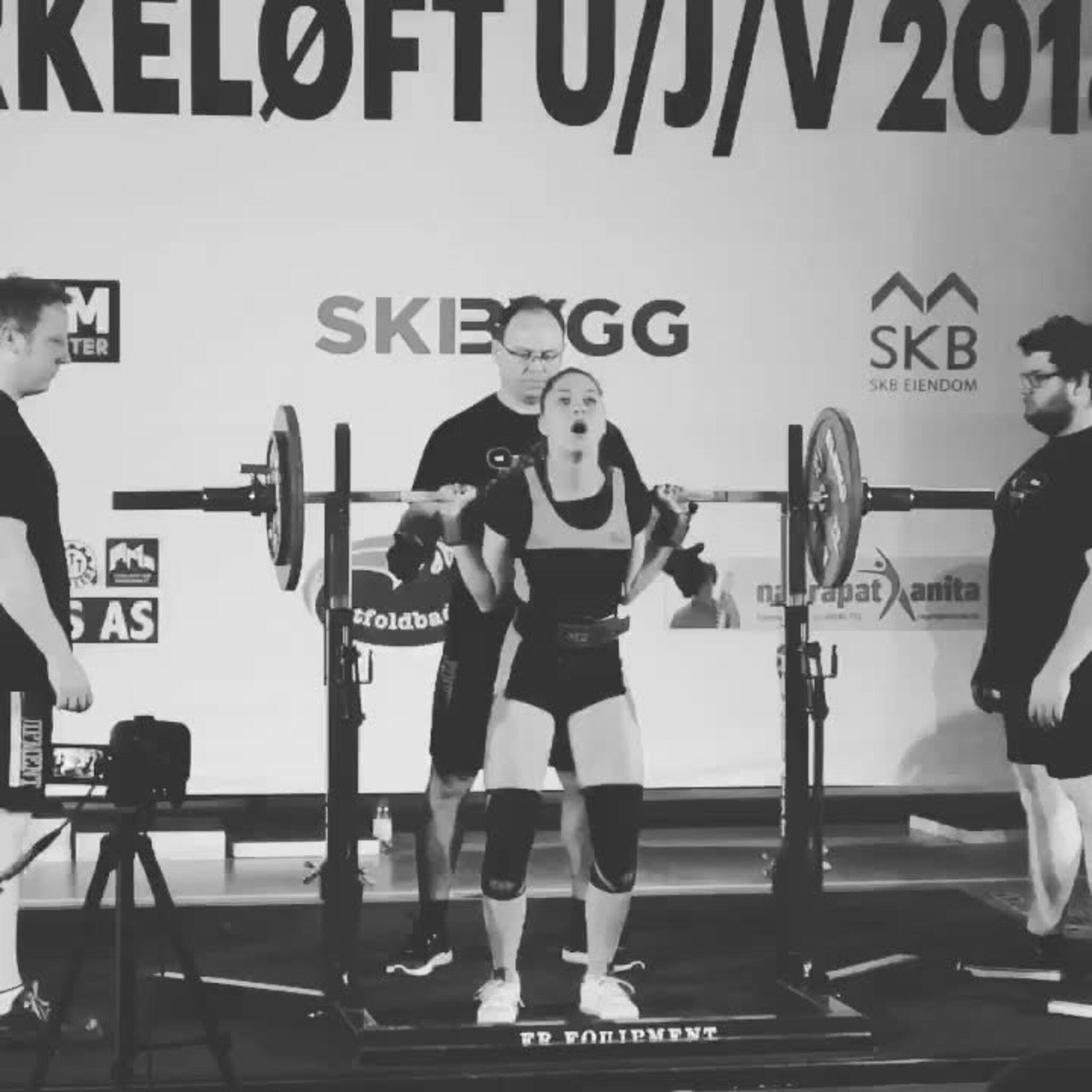 Elisabeth Sletten - knebøy i NM styrkeløft