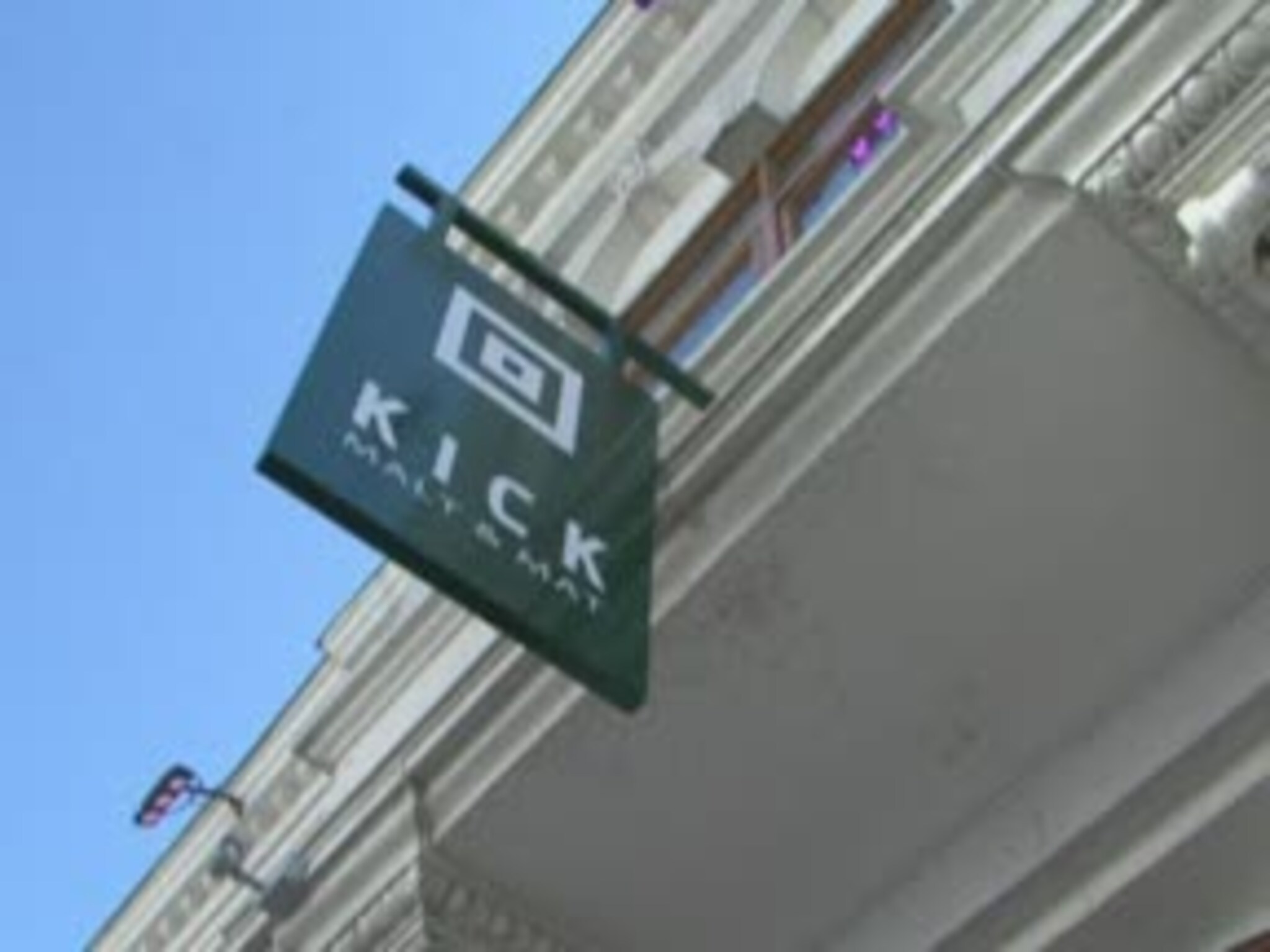 Kick stenger klokka 23:00