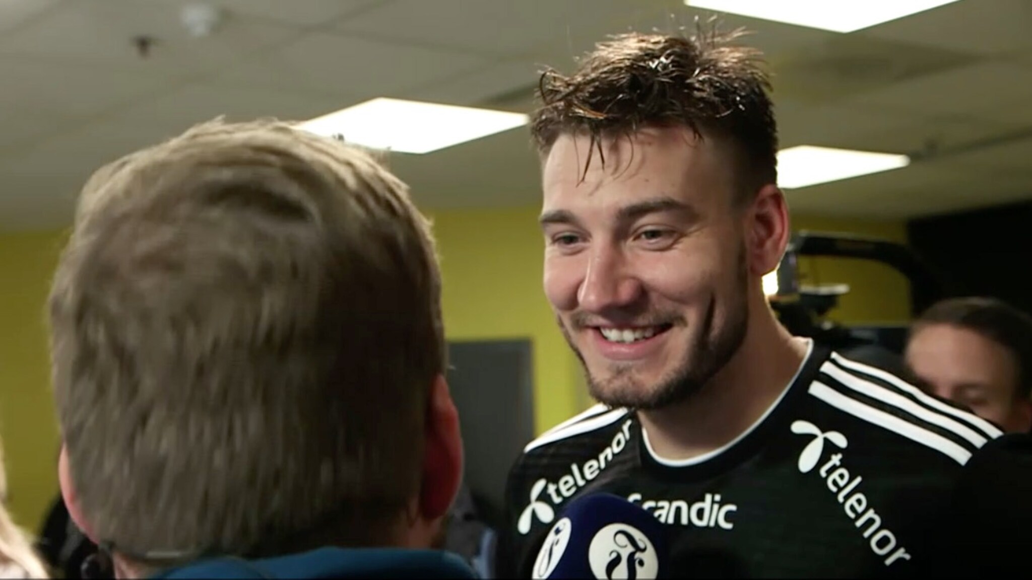 Bendtner: - Jeg går ut fra at jeg blir tilbudt noen øl senere i kveld