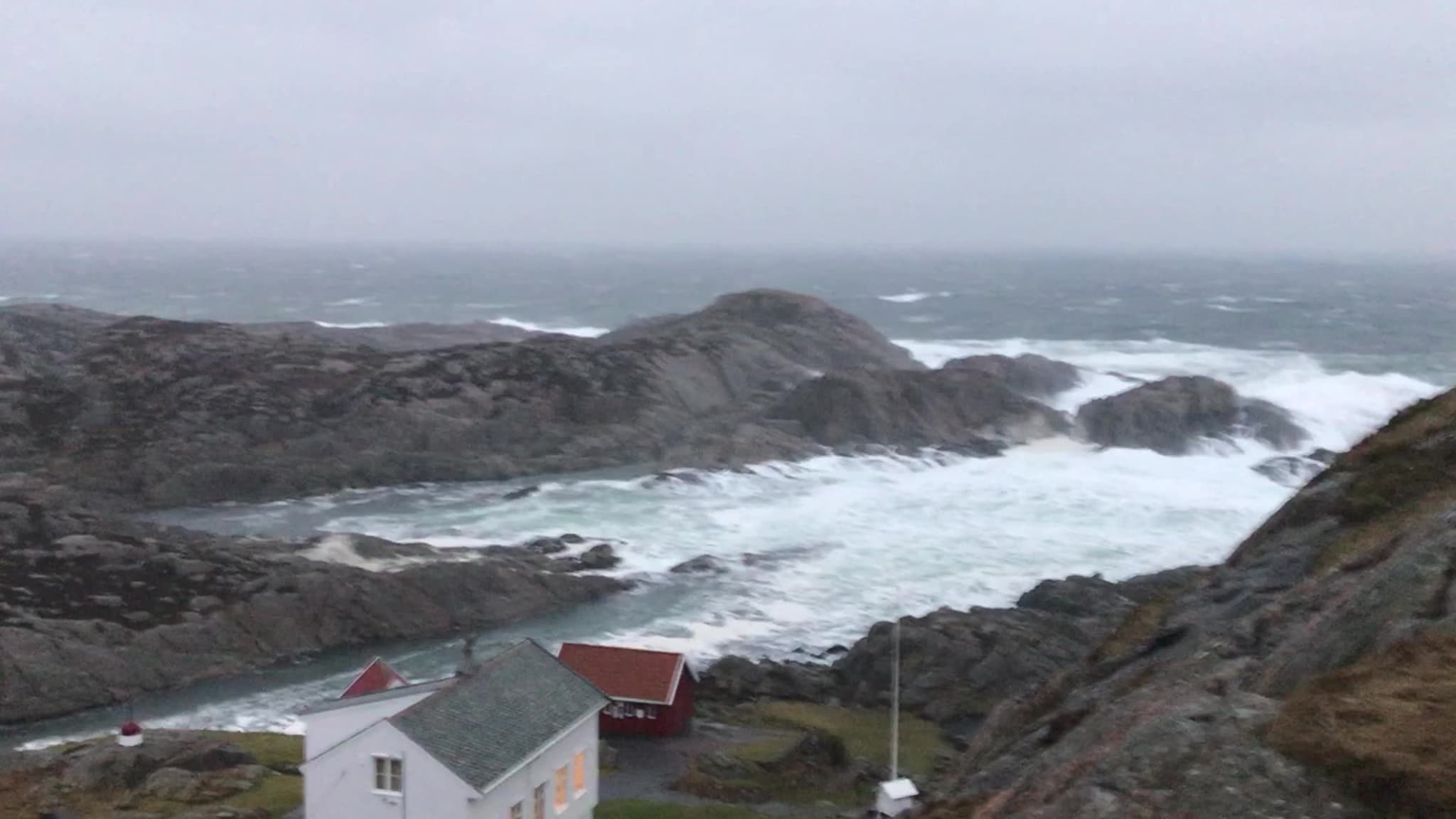 Se stormen på Lindesnes fyr