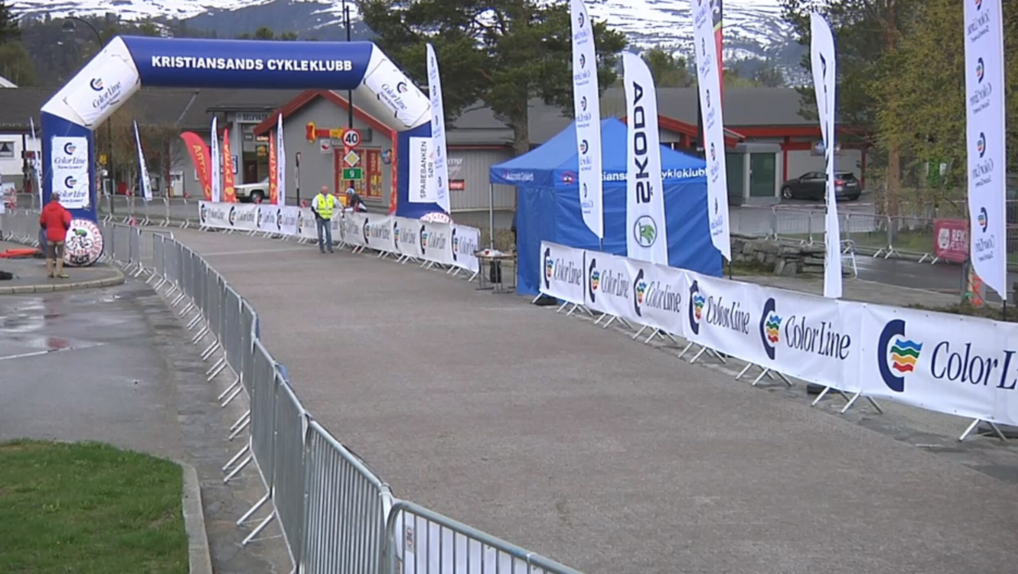 Se syklistene komme i mål på Hovden