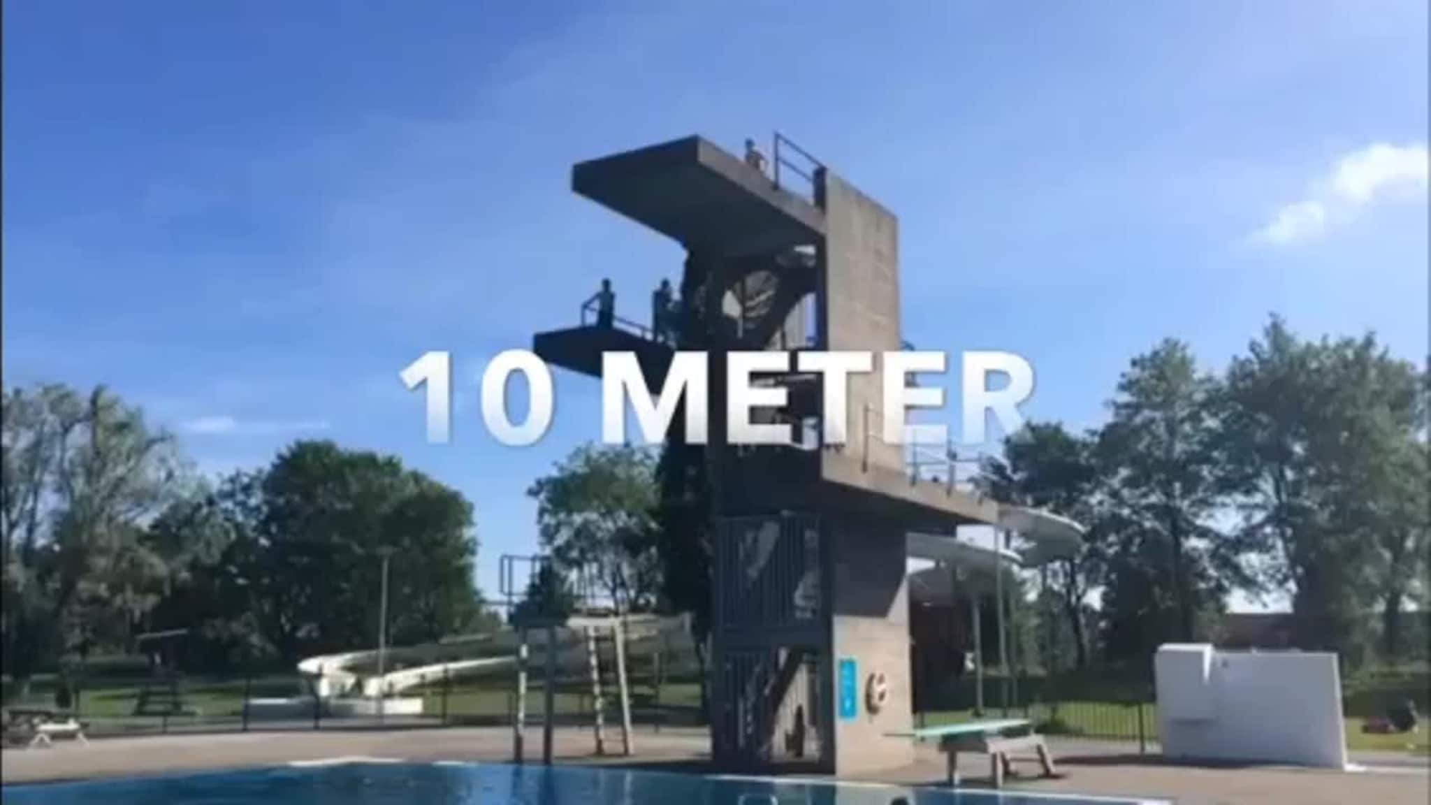 Baklengs salto fra 10 meter.