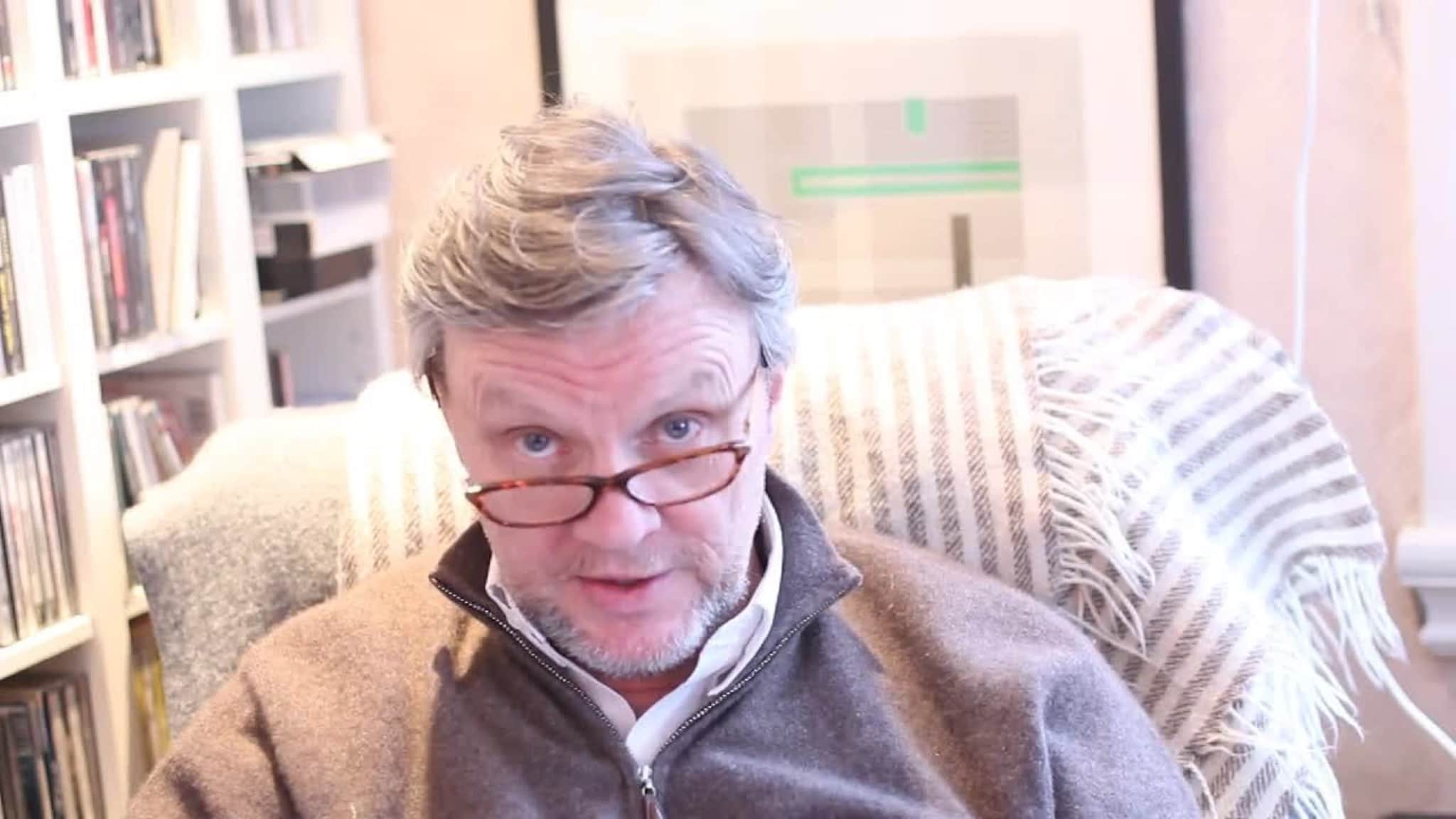 Terje Dragseth leser fra sin julenovelle