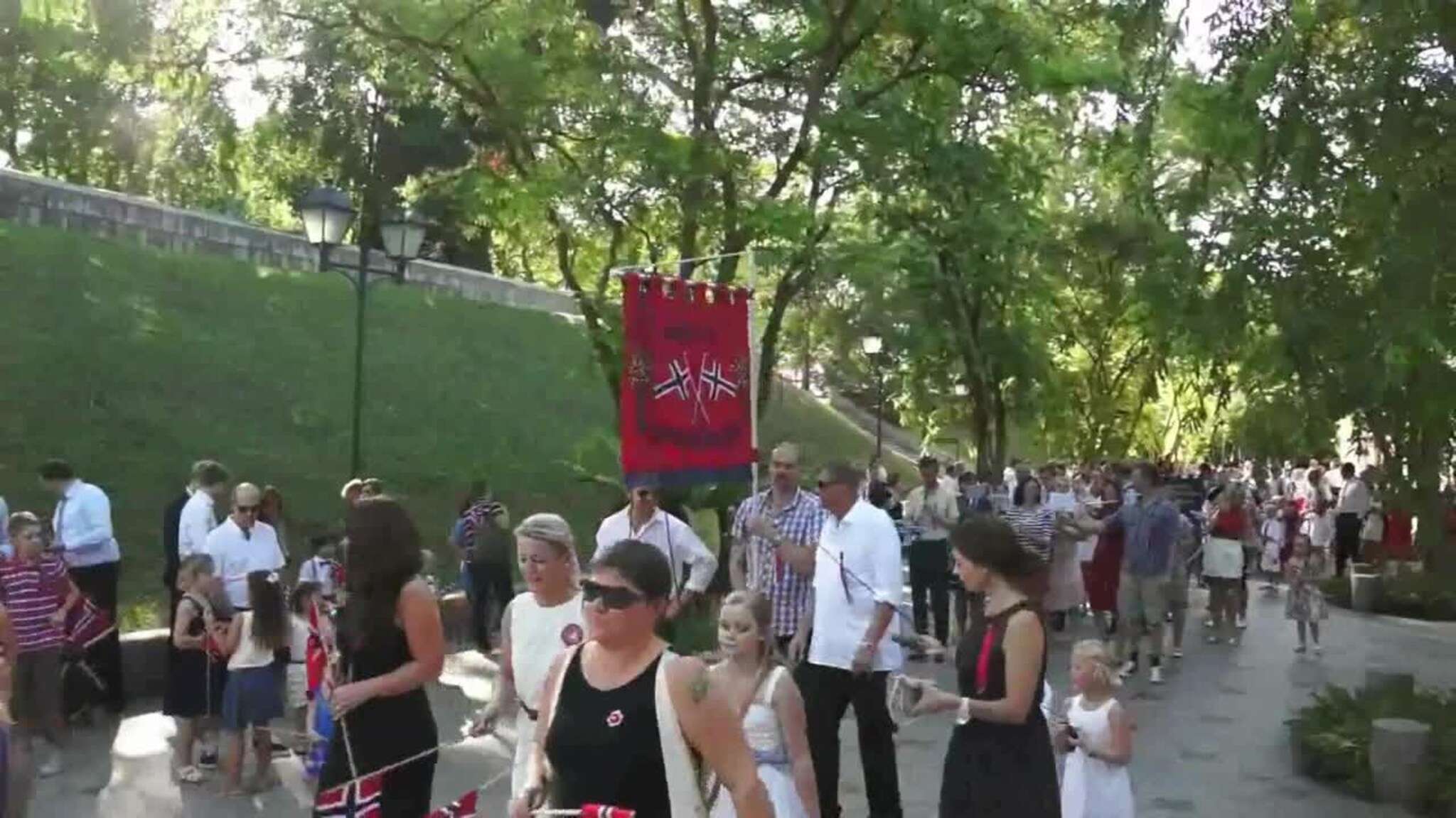 600 gikk i tog i Singapore