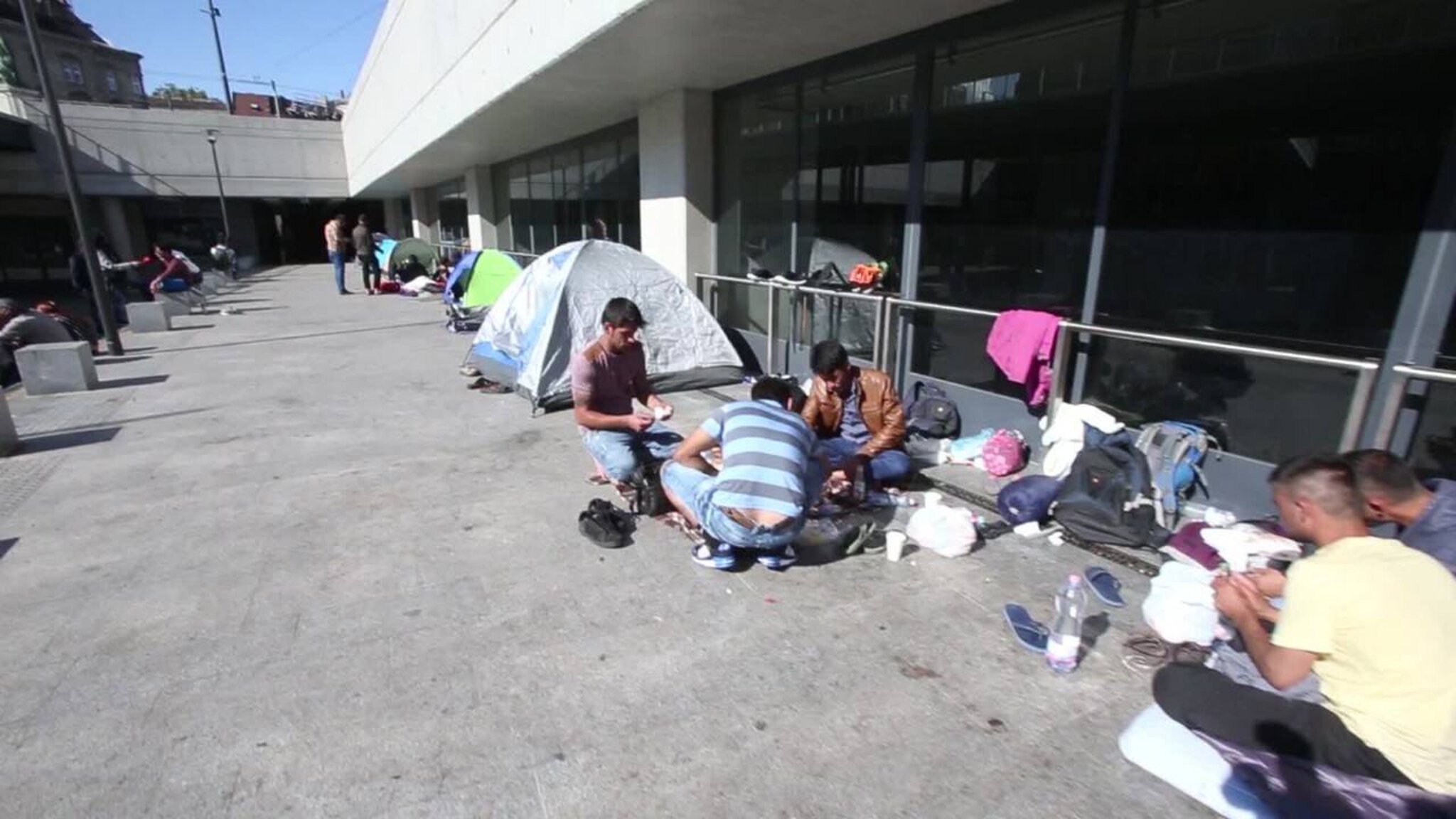 Hjelp til flyktningene