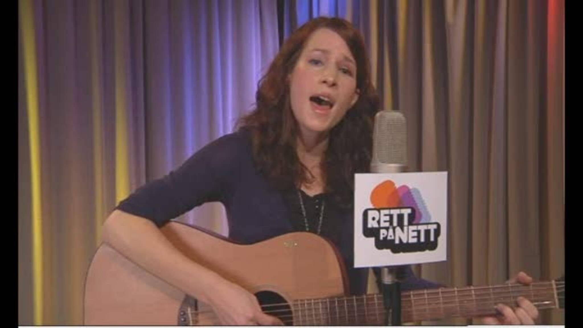 Se Birgitta Serine synge "Rett på nett"