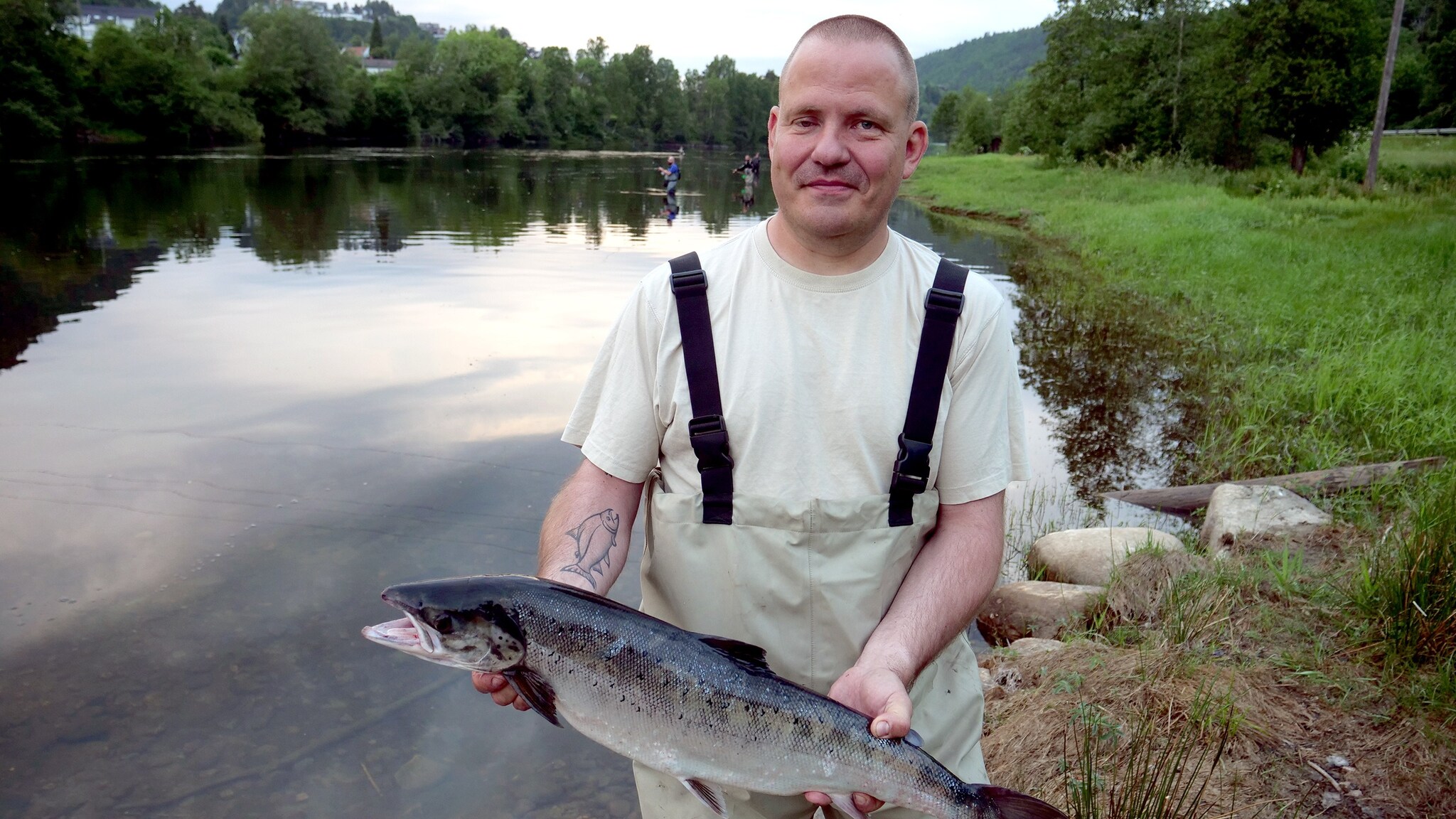 - Det er deilig å få årets første laks