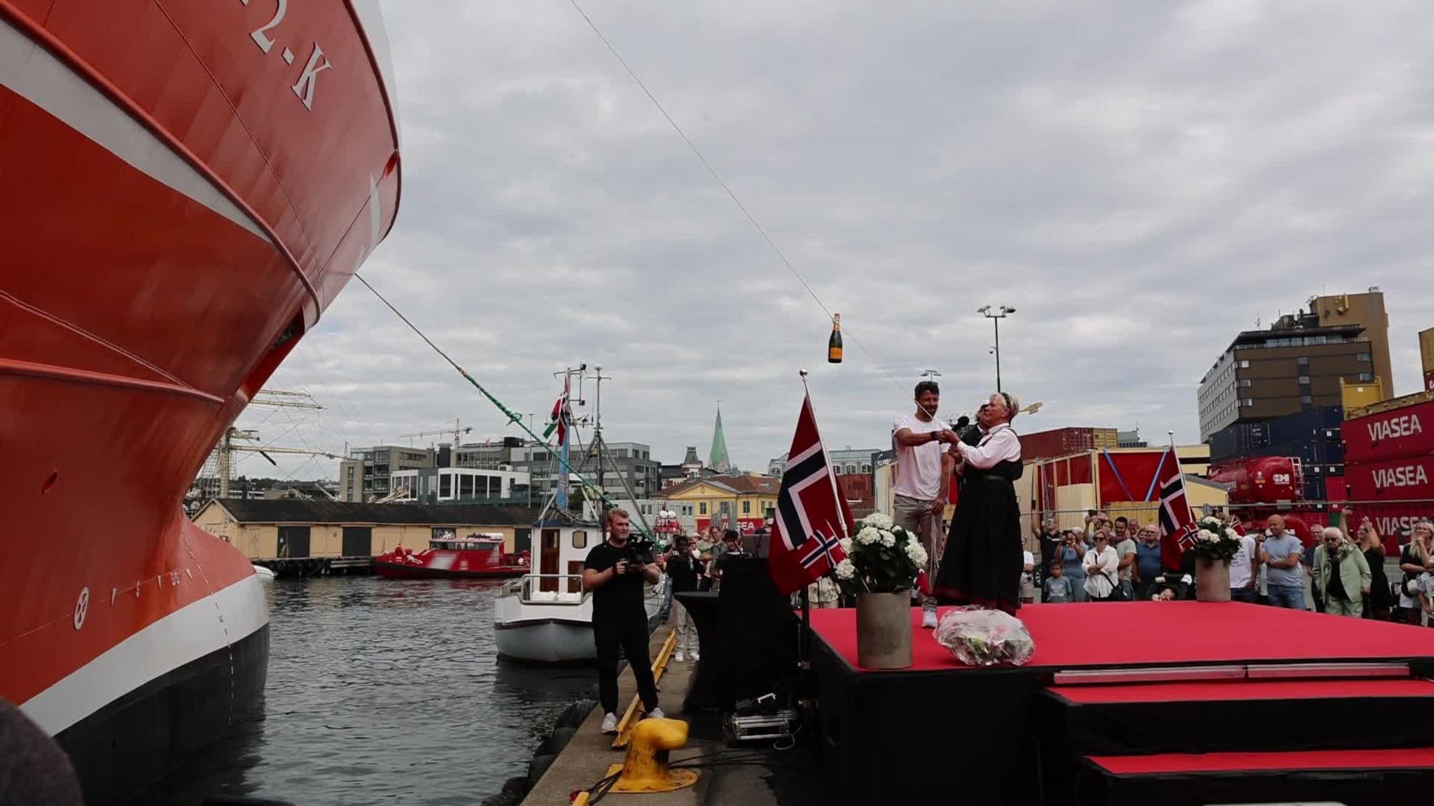 Se Sille Marie bli døpt