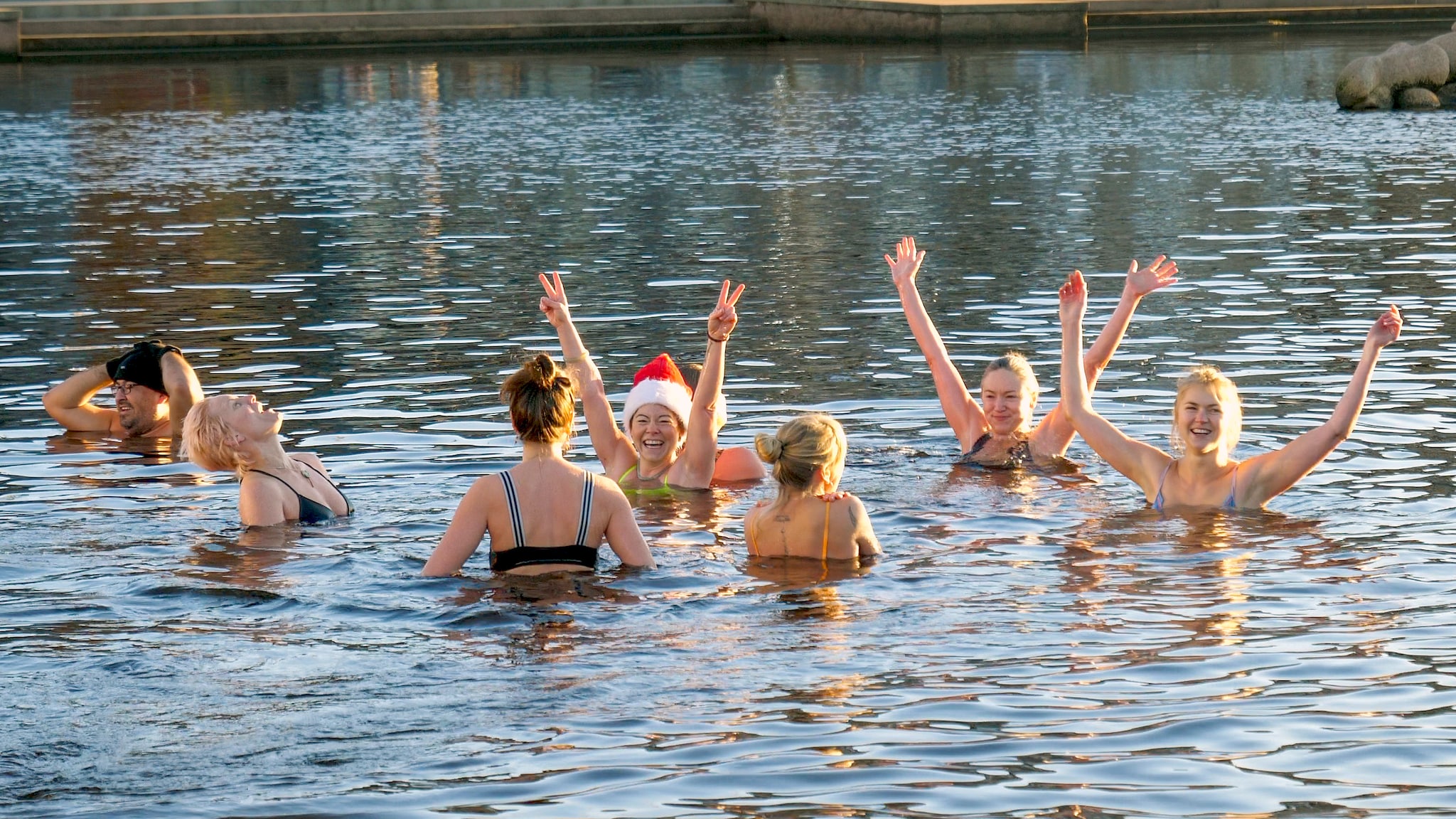 Video: Bli med på årets julebad på Bystranda