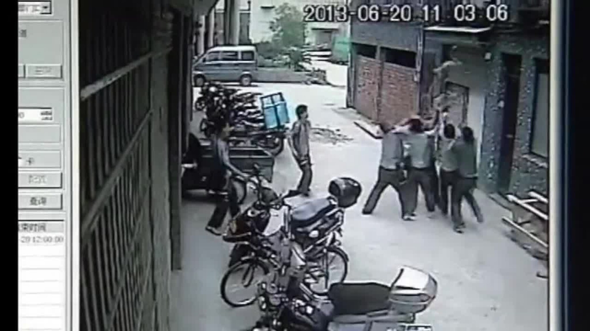 Her faller 2-åringen fra 5. etasje