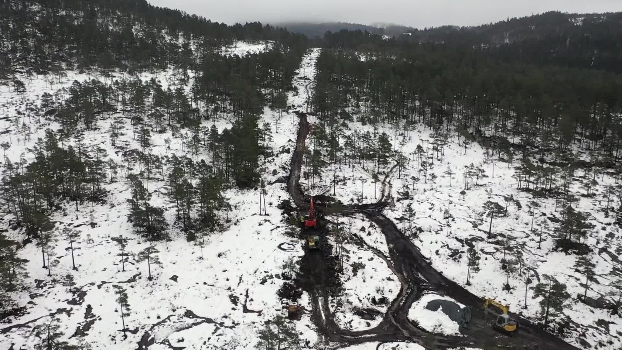 VIDEO: Her graves elleve kilometer høyspentkabel ned i jorda