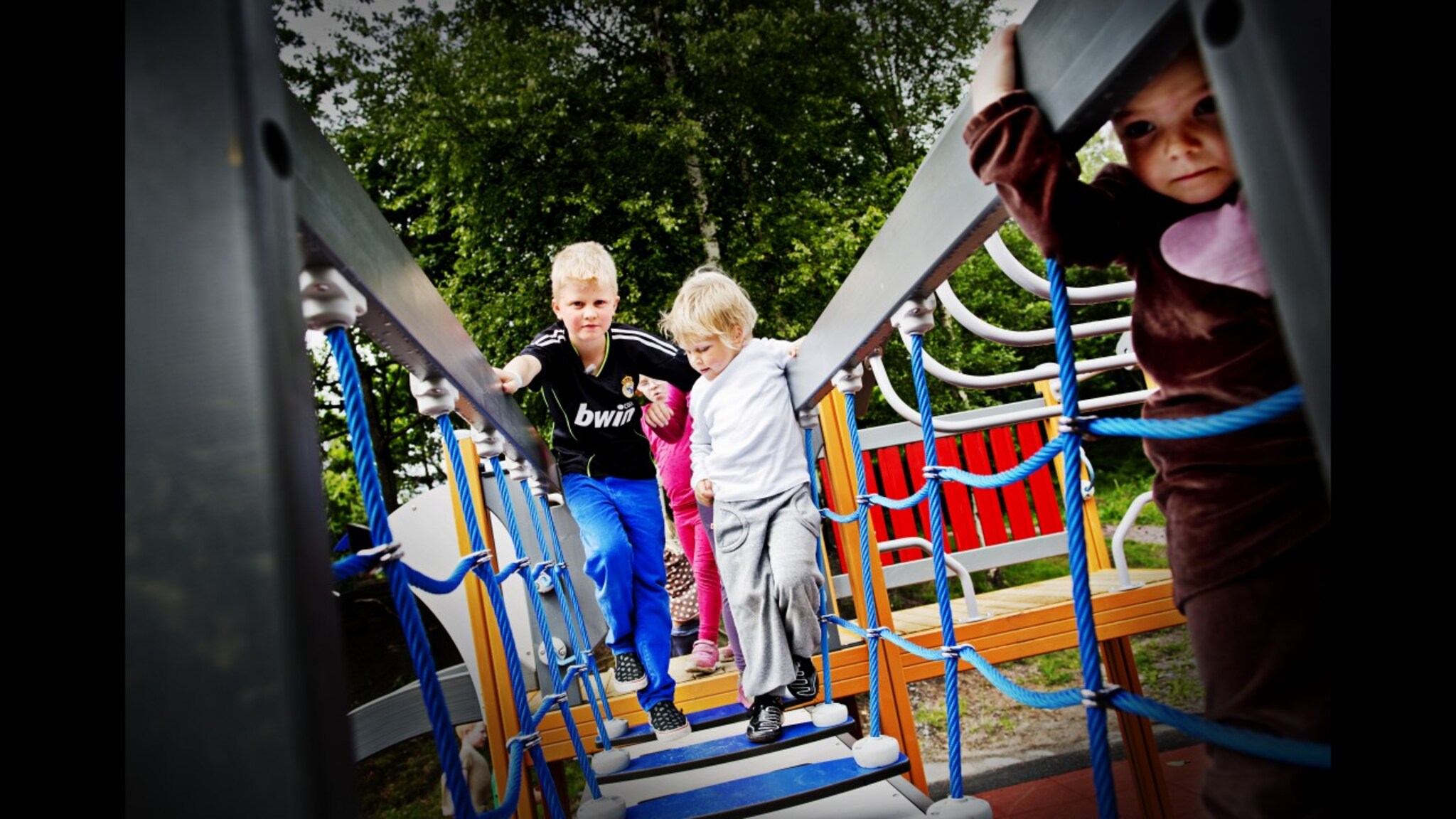 9-åring med sommerjobb som barnehageassistent