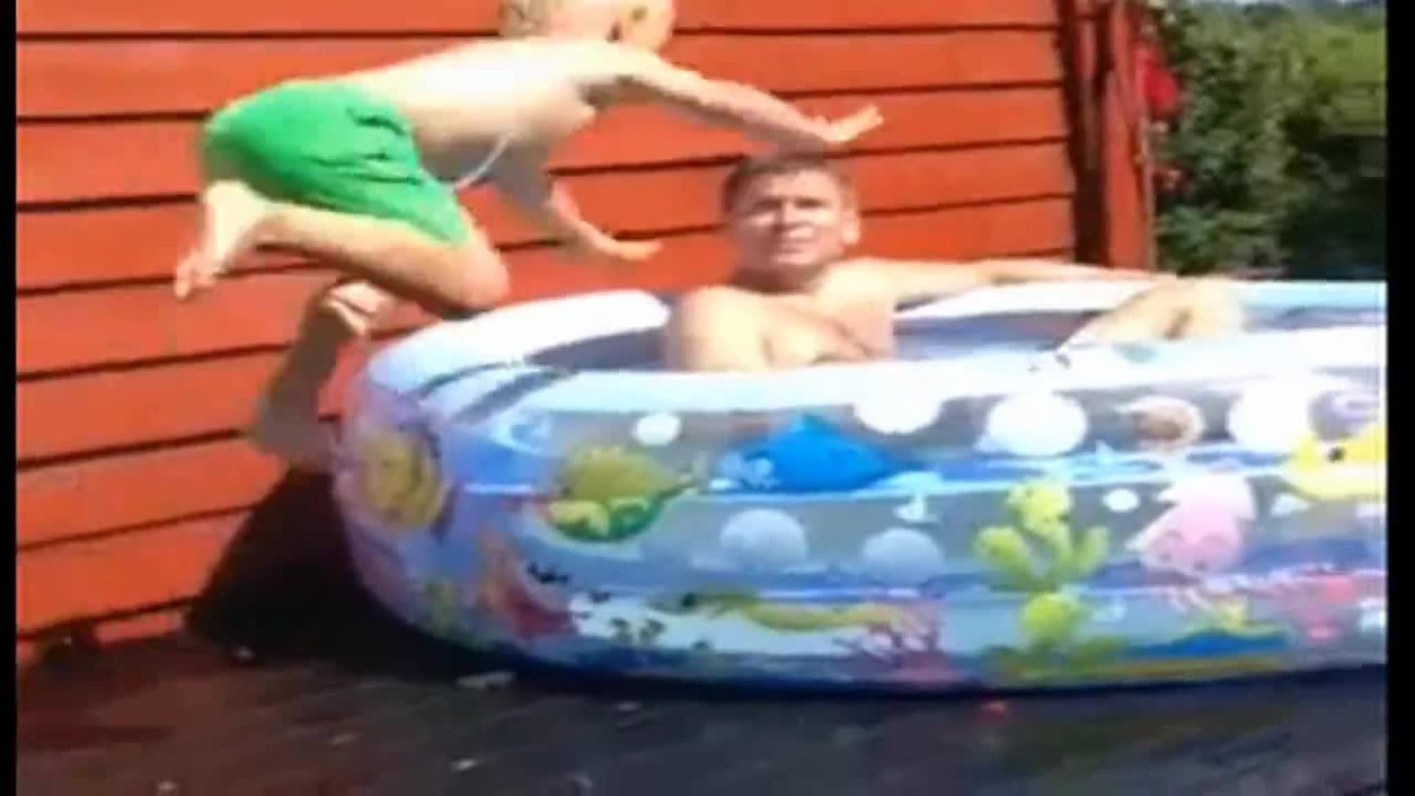 Smeller i bassengkanten