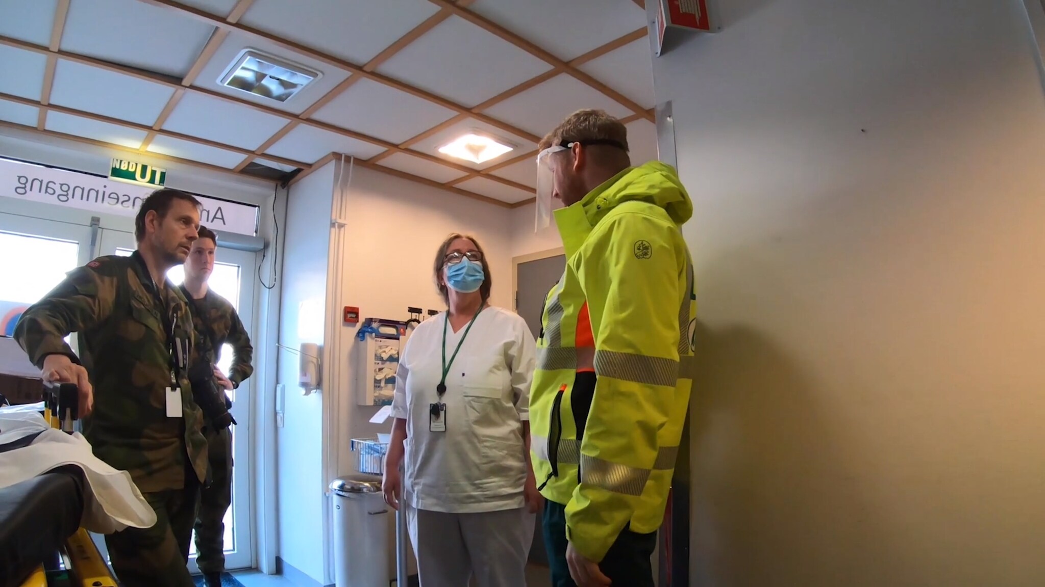 VIDEO: Slik printer Luftforsvaret smittevernsmasker til legevakten