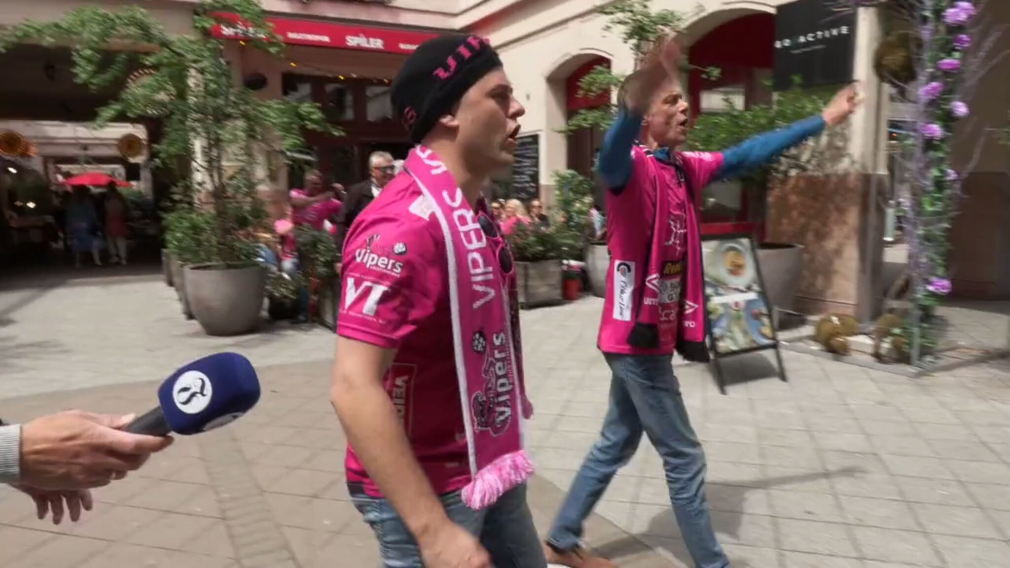 Her fyrer de opp Vipers-supporterne