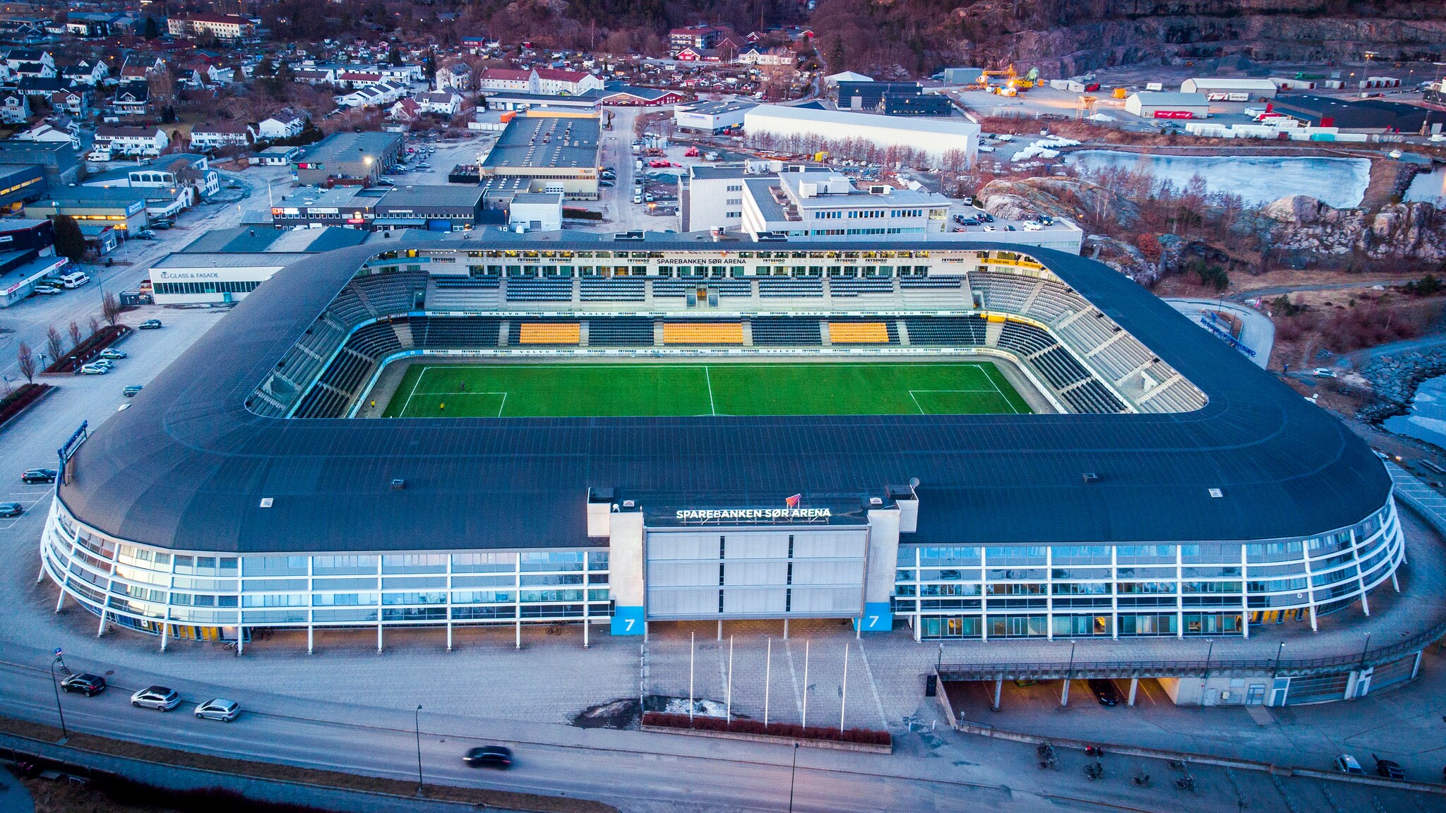 DIREKTE: Se Starts internkamp her