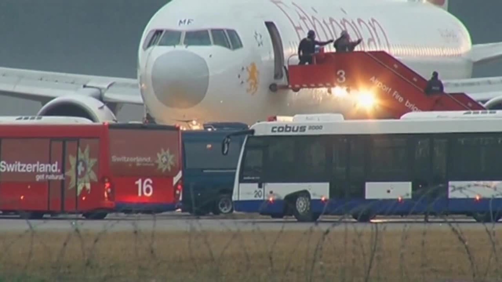 Kapret flyet da flygeren var på toalettet