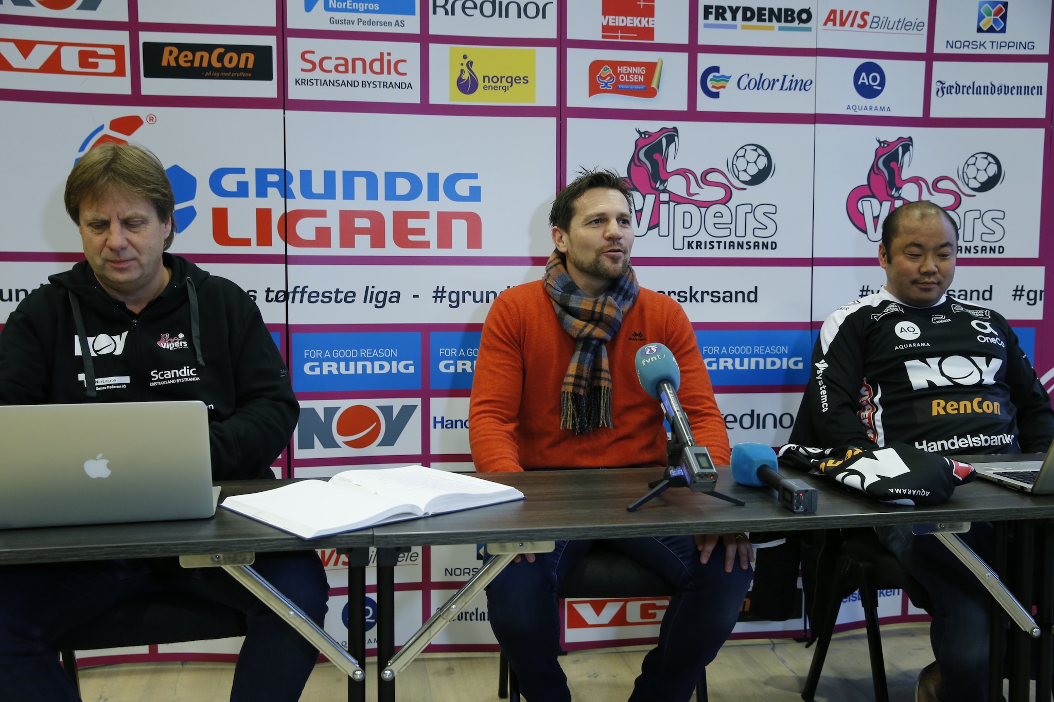 Her presenteres den nye Vipers-treneren