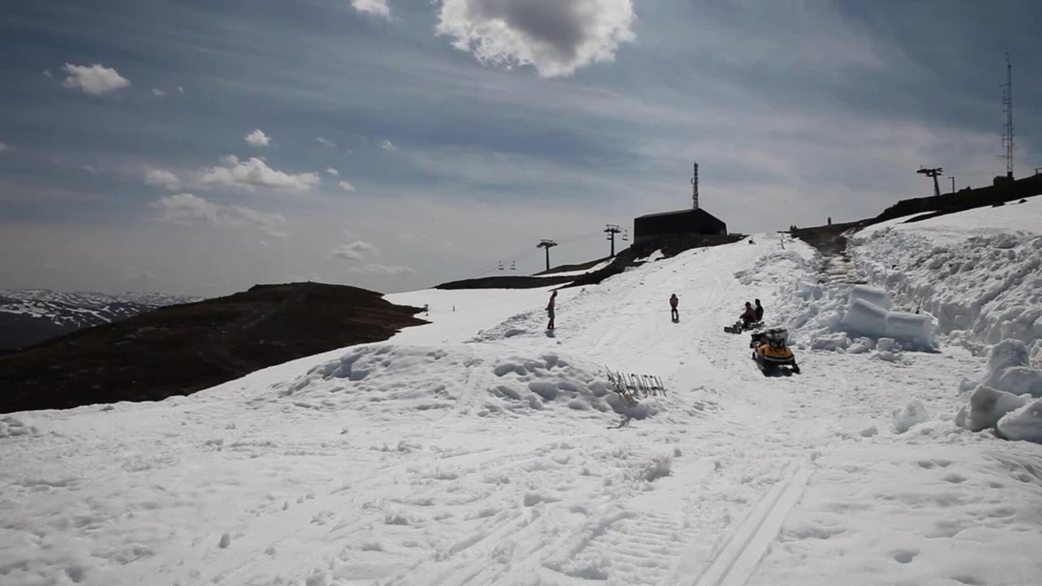 På ski i sommervarmen