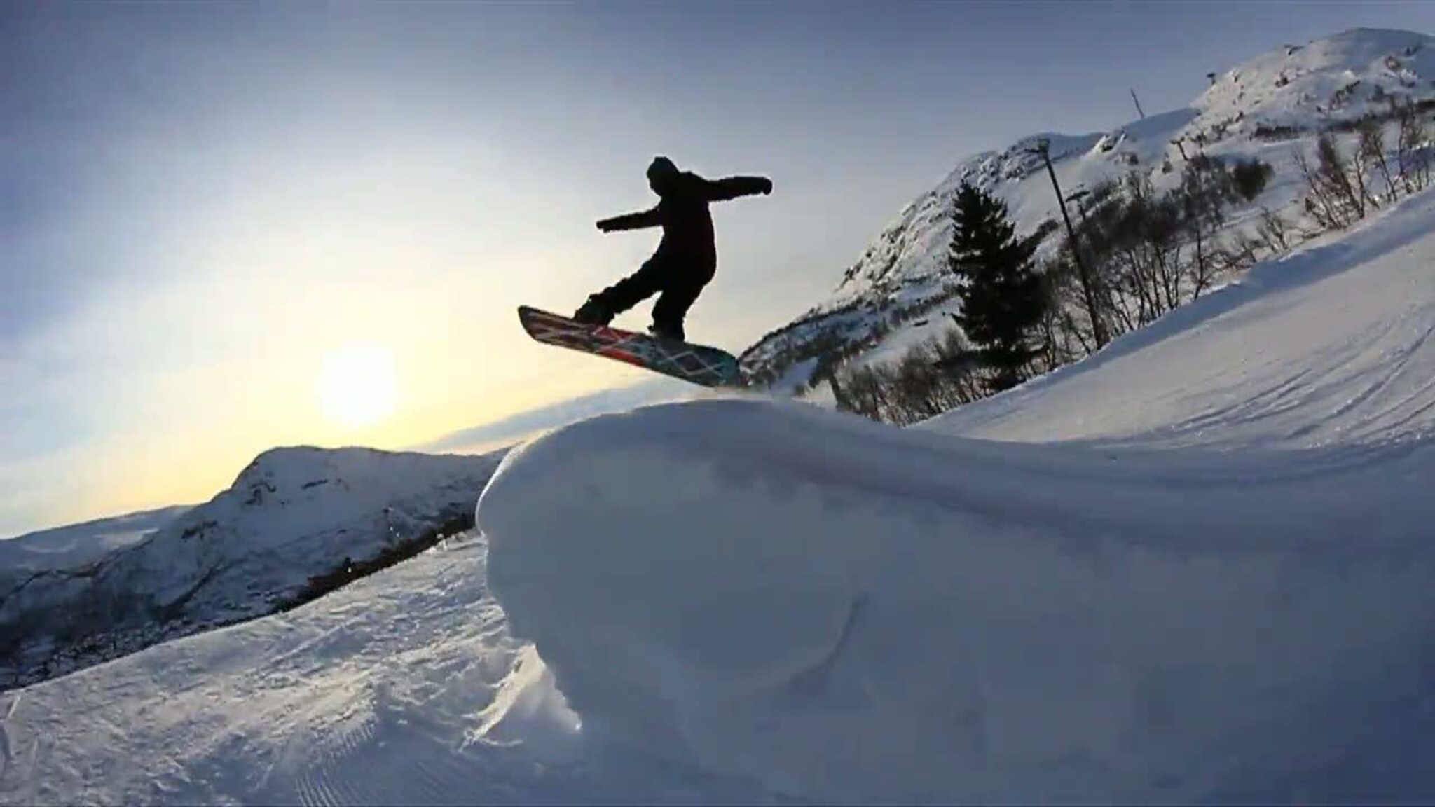 Robins Hood.TV: Episode 1, Hovden