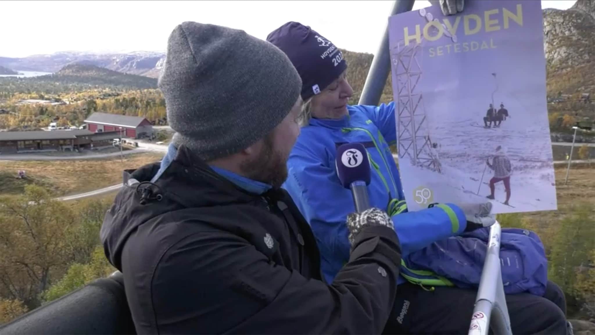 Gjenopplev heisturen opp til toppen av skisenteret