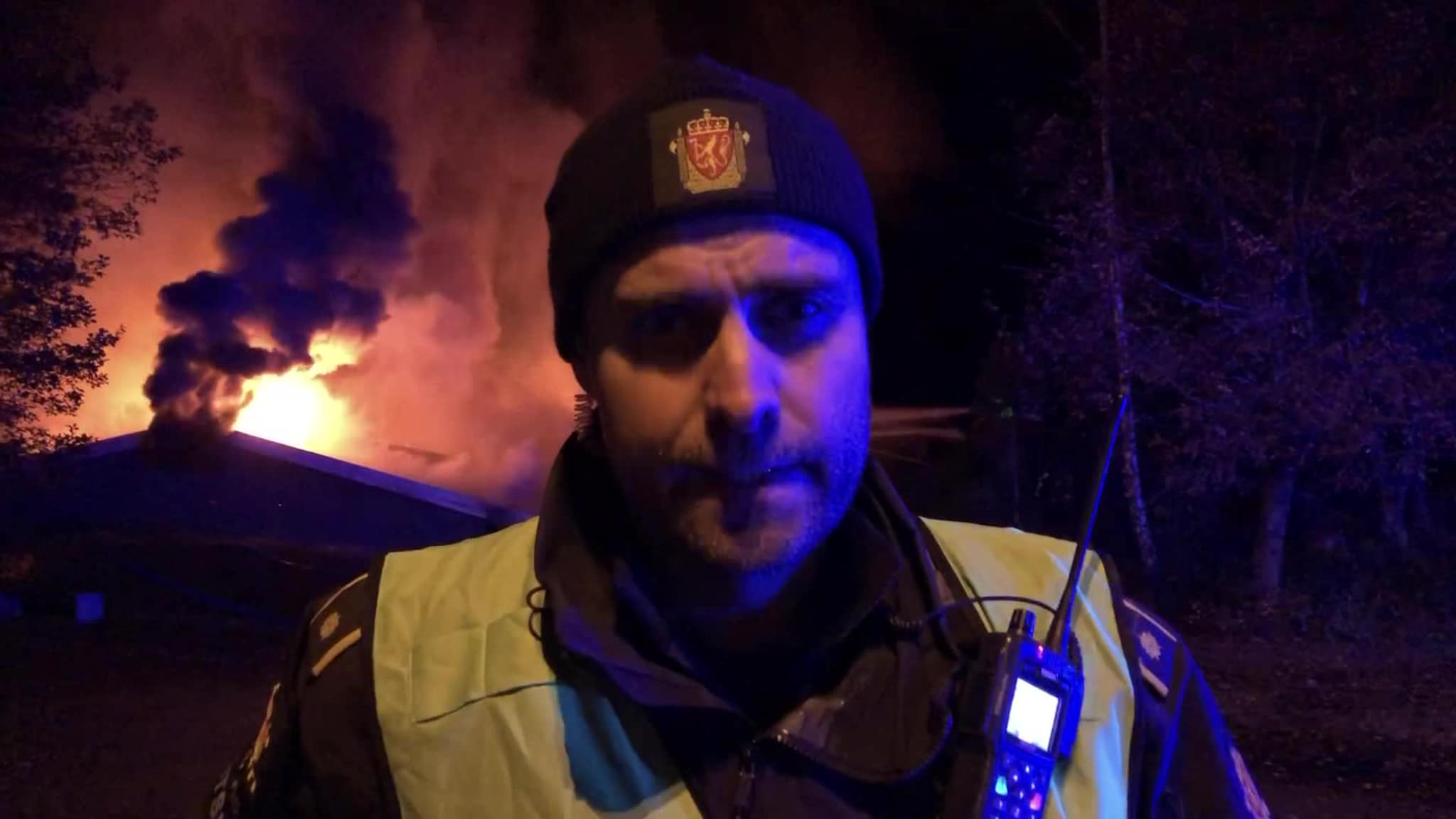 Politiet: - Brannvesenet har ikke kontroll