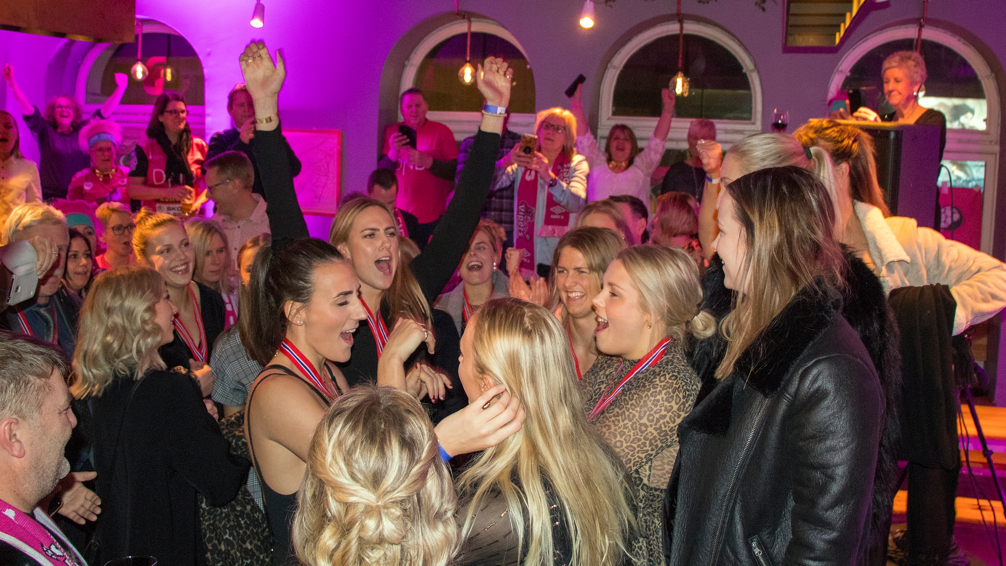 VIDEO: Vipers feiret NM-gullet sammen med supporterne