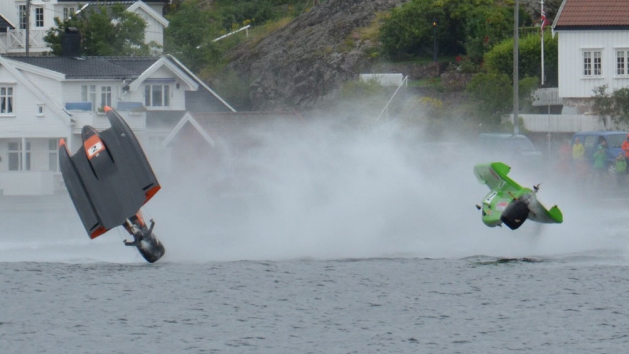 Overlevde spektakulær krasj i 200 km`t