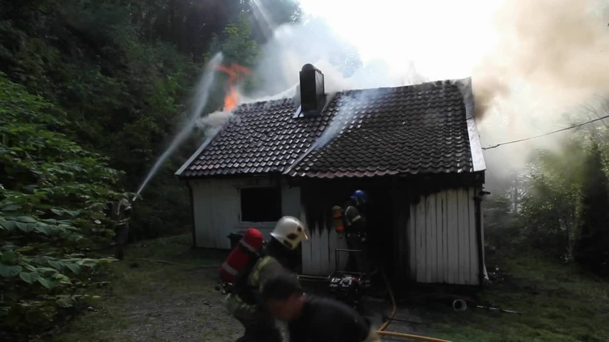 Hus på Haus totalskadet i brann