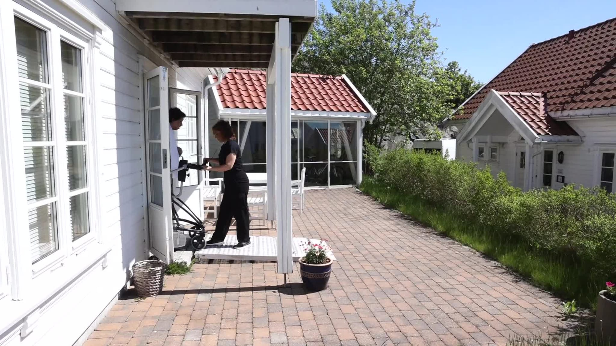 Legene avslo rehabilitering og trodde ikke Jonathan kunne bli bedre. Her går han.