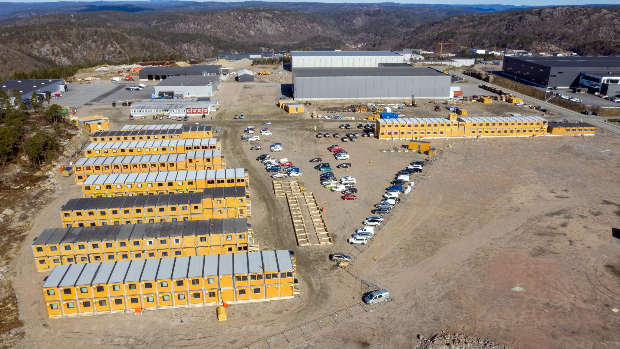 VIDEO: Se brakkehotellet på Mjåvann