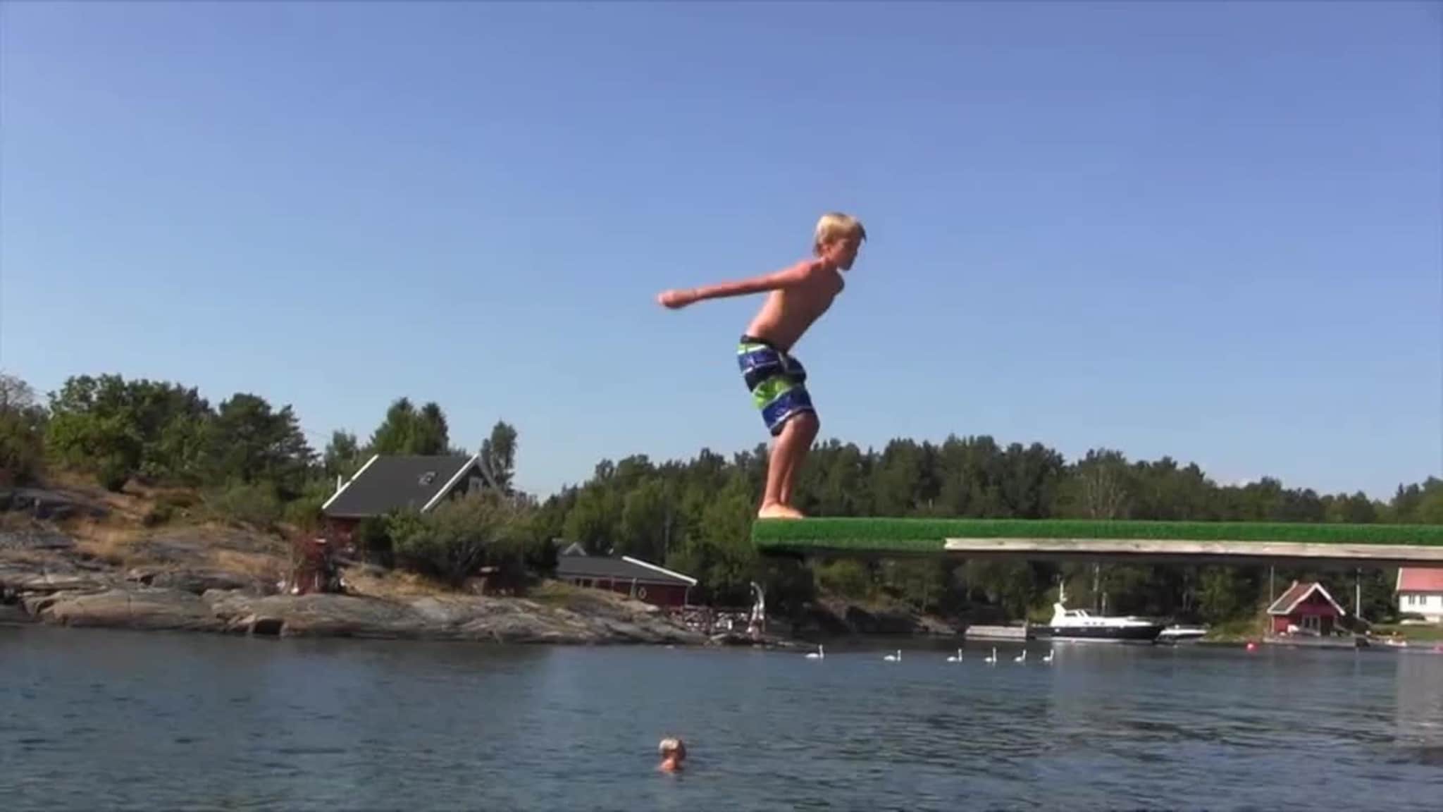 Baklengs salto fra stupebrettet