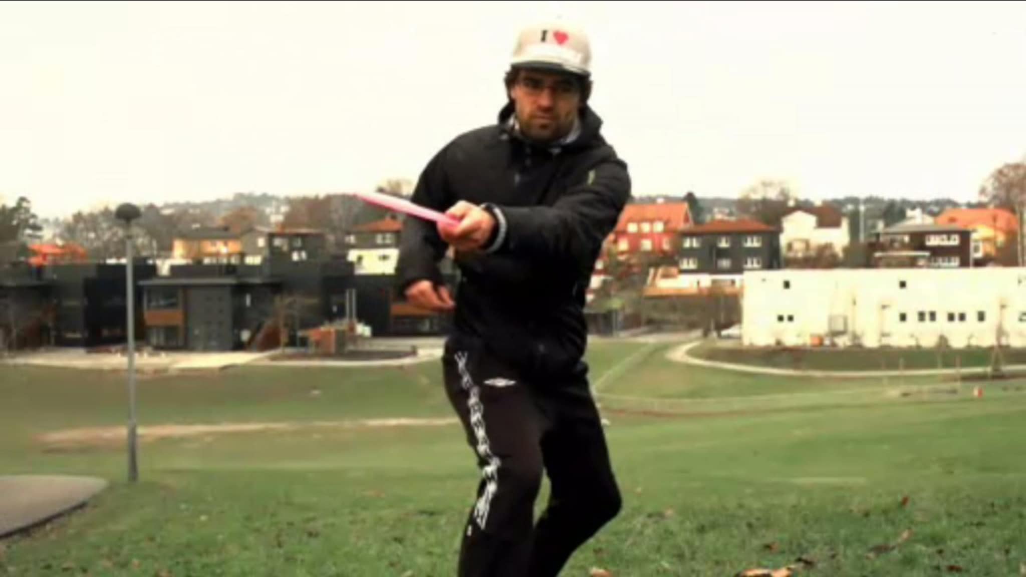 Se kristiansanderen Preben Richardsen utfolde seg som Frisbee Dude