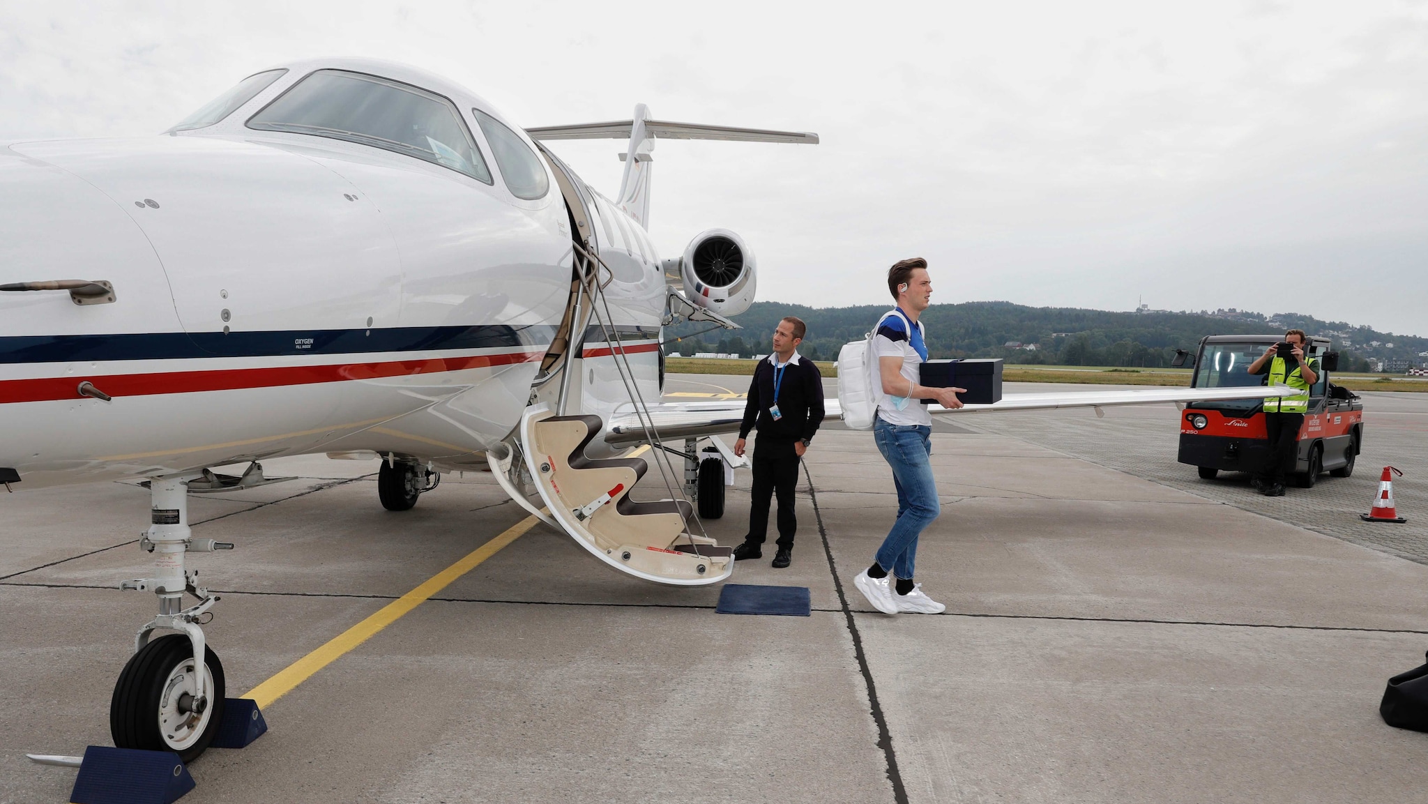 VIDEO: Warholm ankom med privatfly: - Strekt oss langt for å få til NM