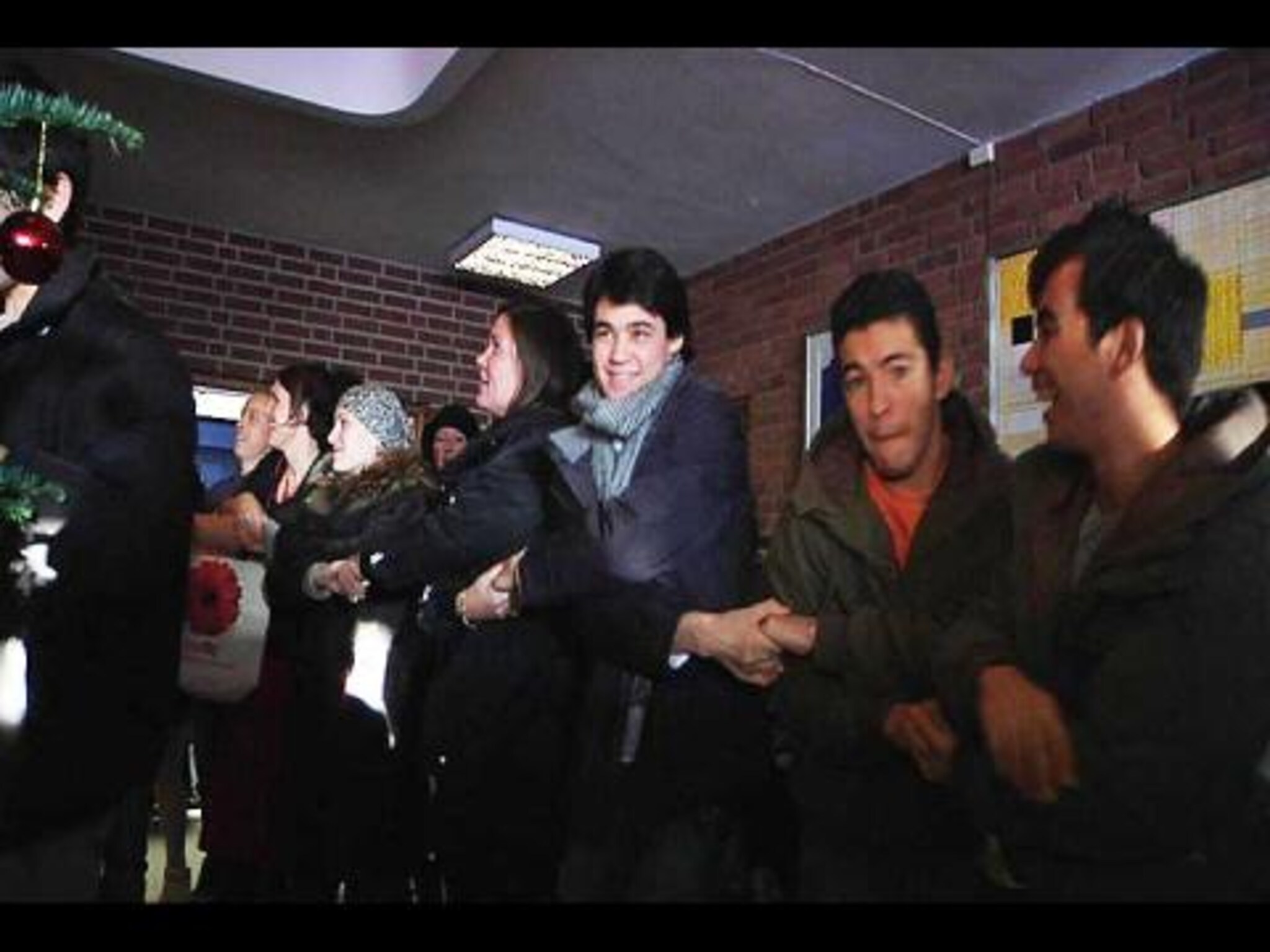 21.desember 2009: Elever ved norsopplæringen lærer julesanger