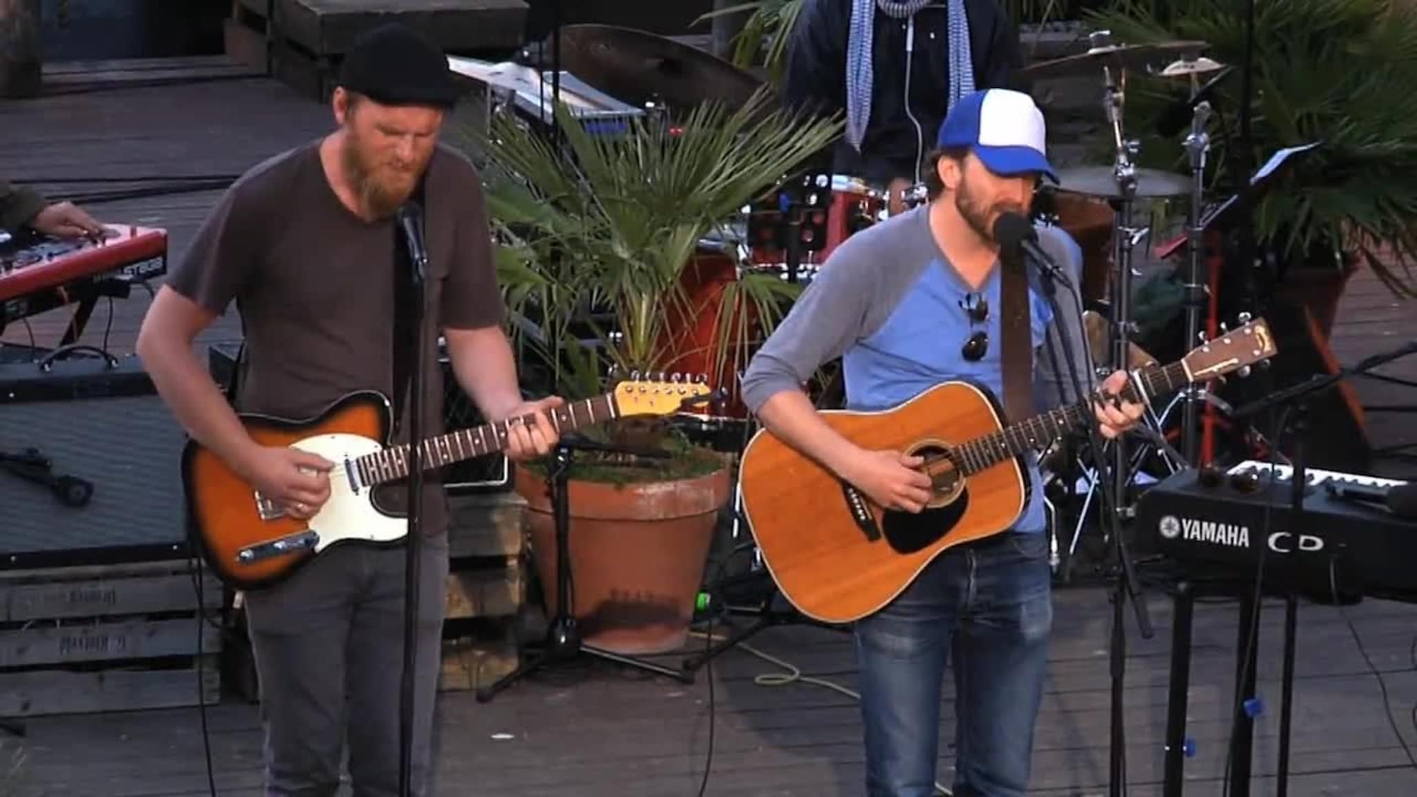 Se duetten mellom Thom Hell og Erlend Ropstad