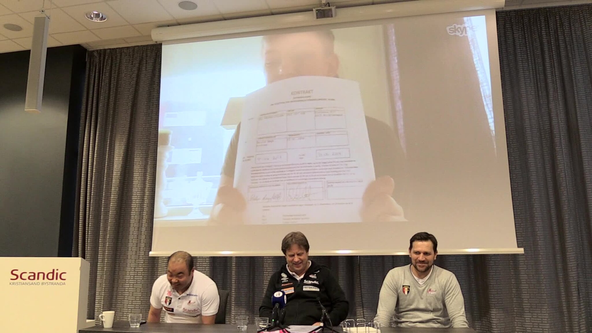 - Jeg har mer lyst til å være med på å felle Larvik, enn å spille for dem