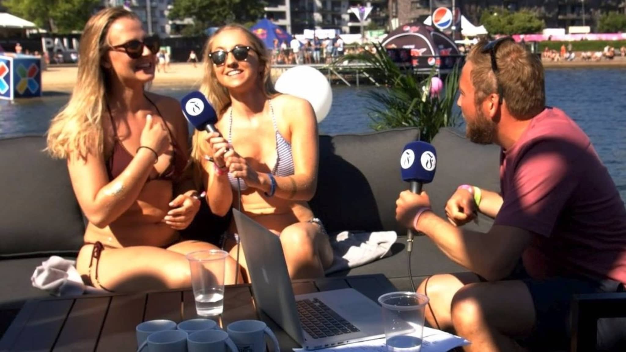 Fikk badebesøk i studio: – Det er bare å hoppe i sjøen!
