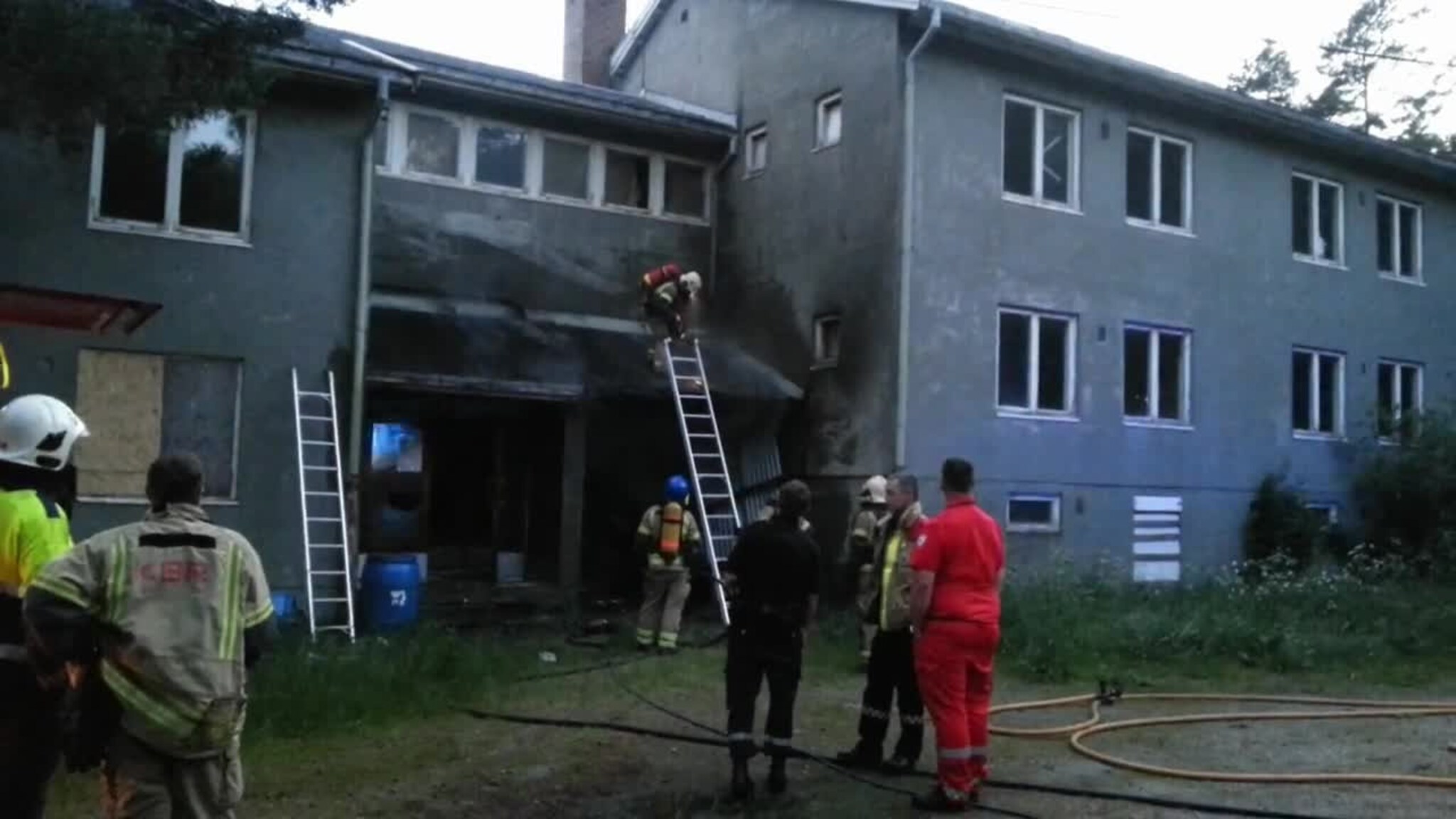 Brann i bygning på Møvik