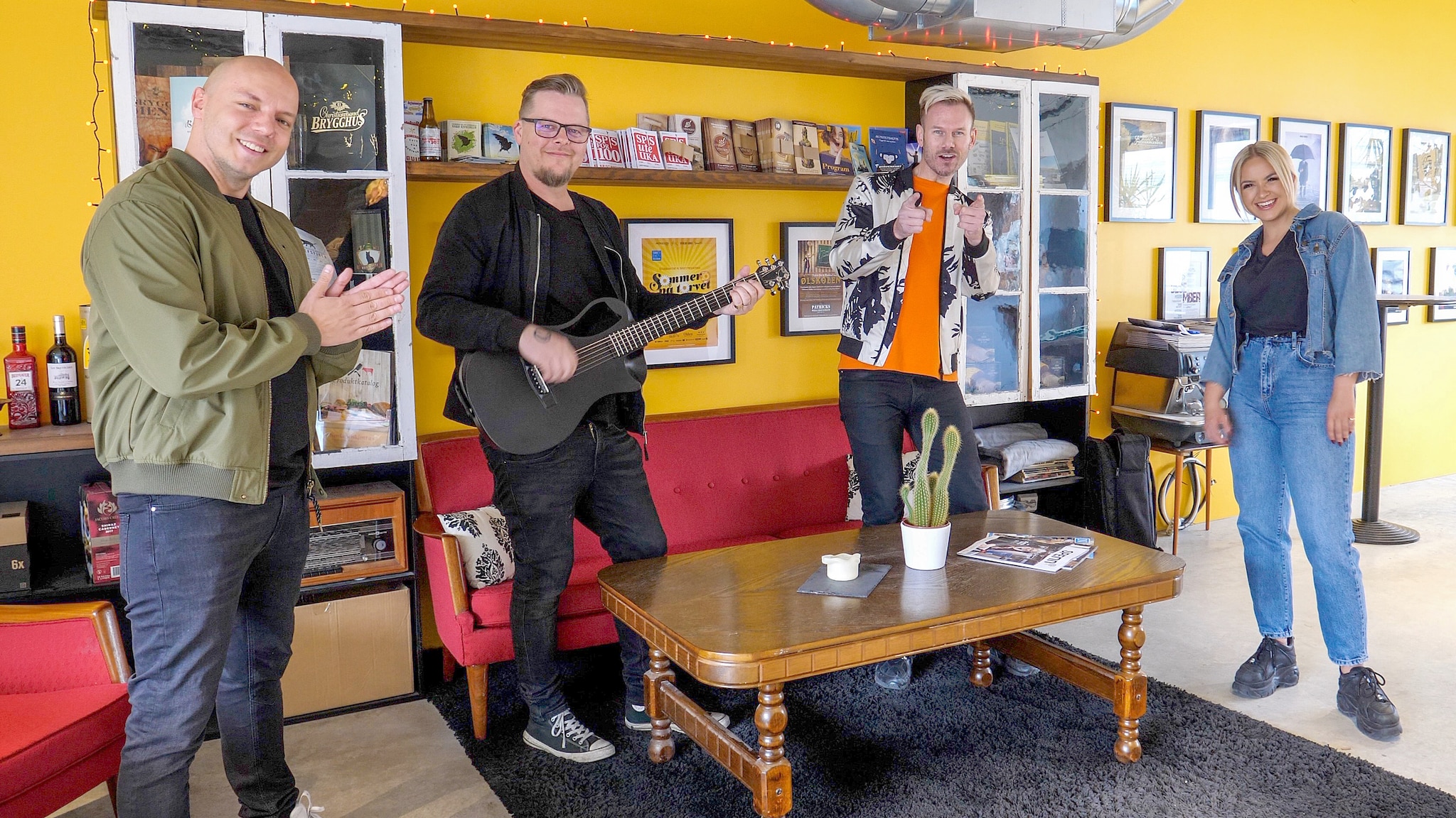 VIDEO: Se eksklusiv versjon av Shallow