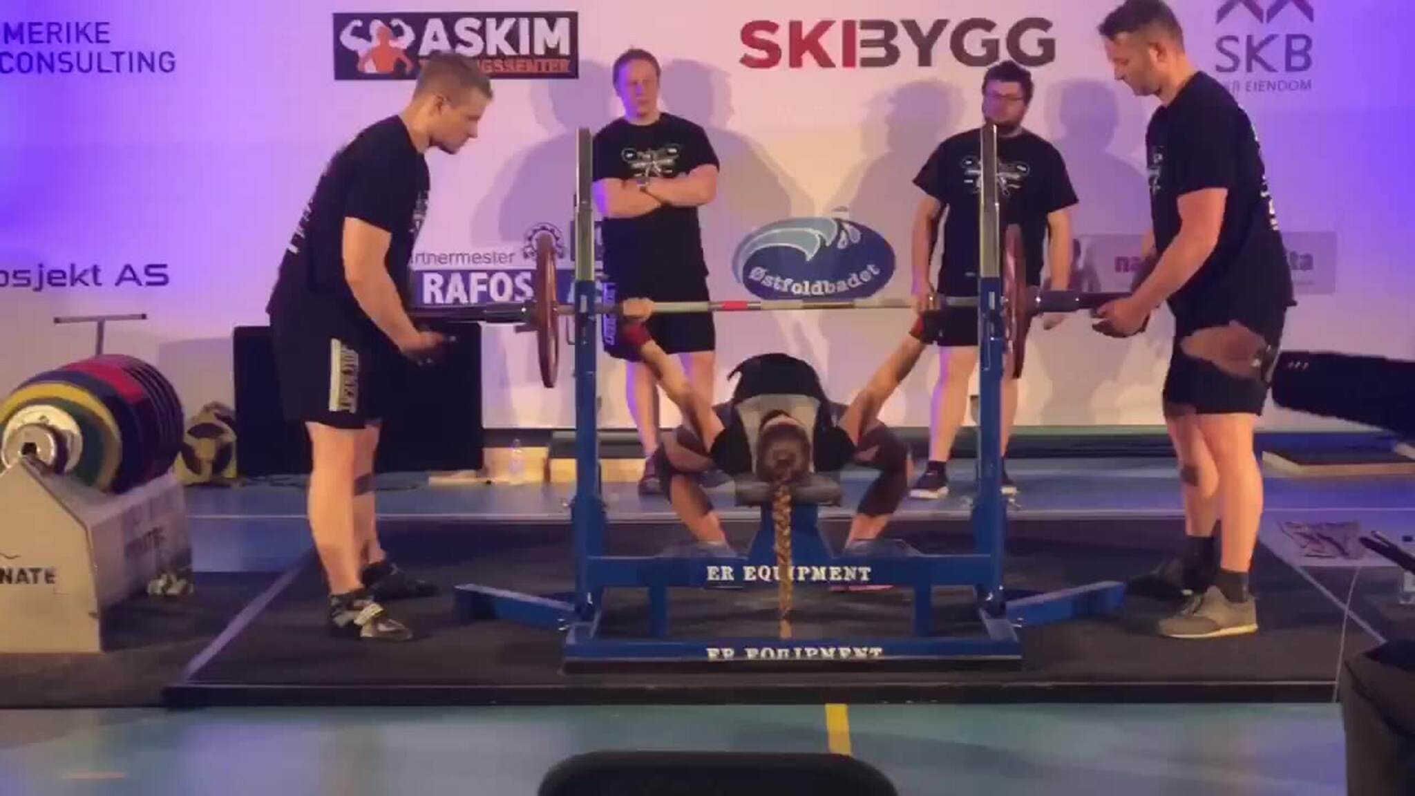 Elisabeth Sletten - benkpress i NM styrkeløft