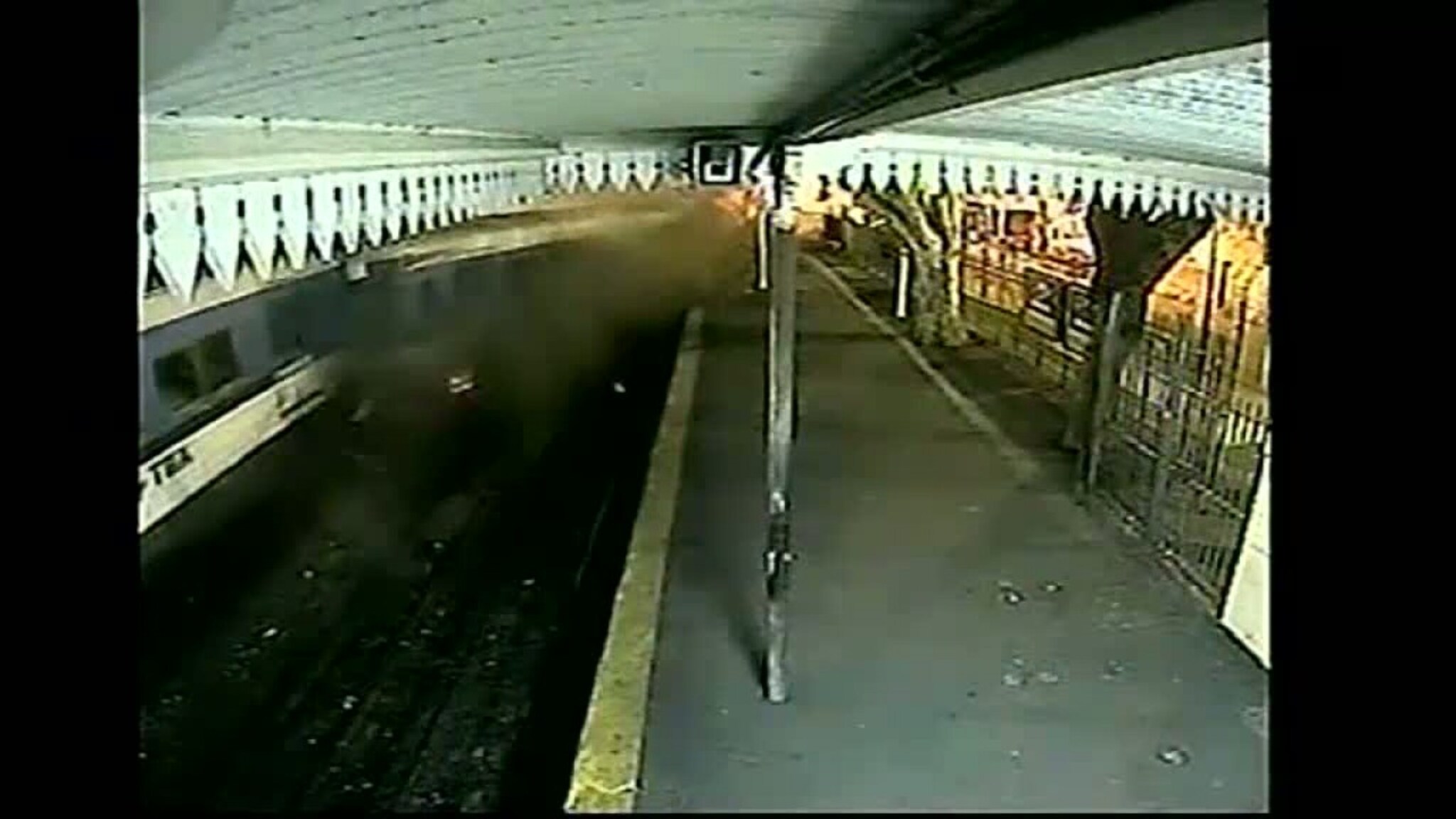 Tog kolliderte med buss