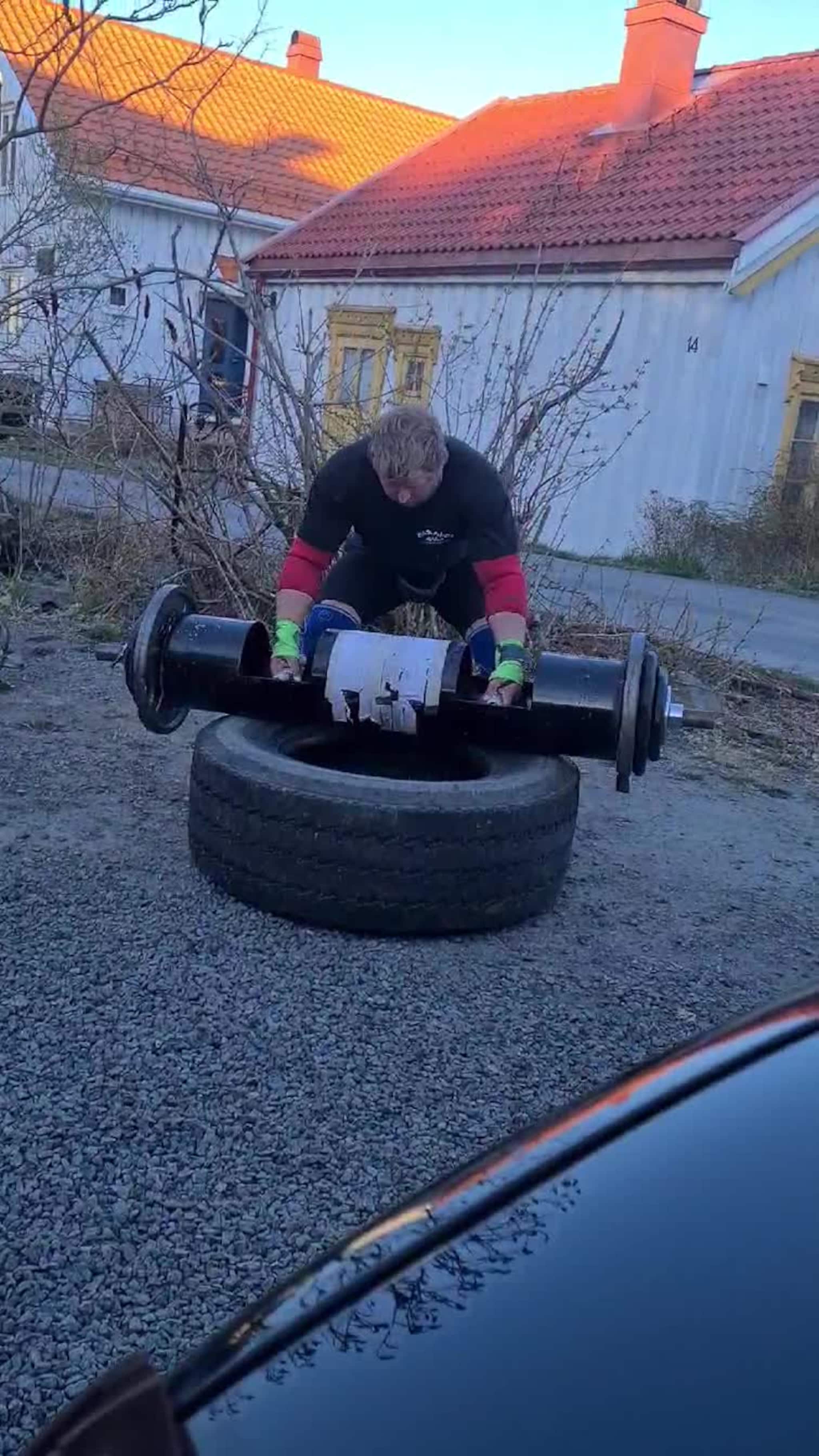 Yngve Wehus med pers i stokk 140 kg