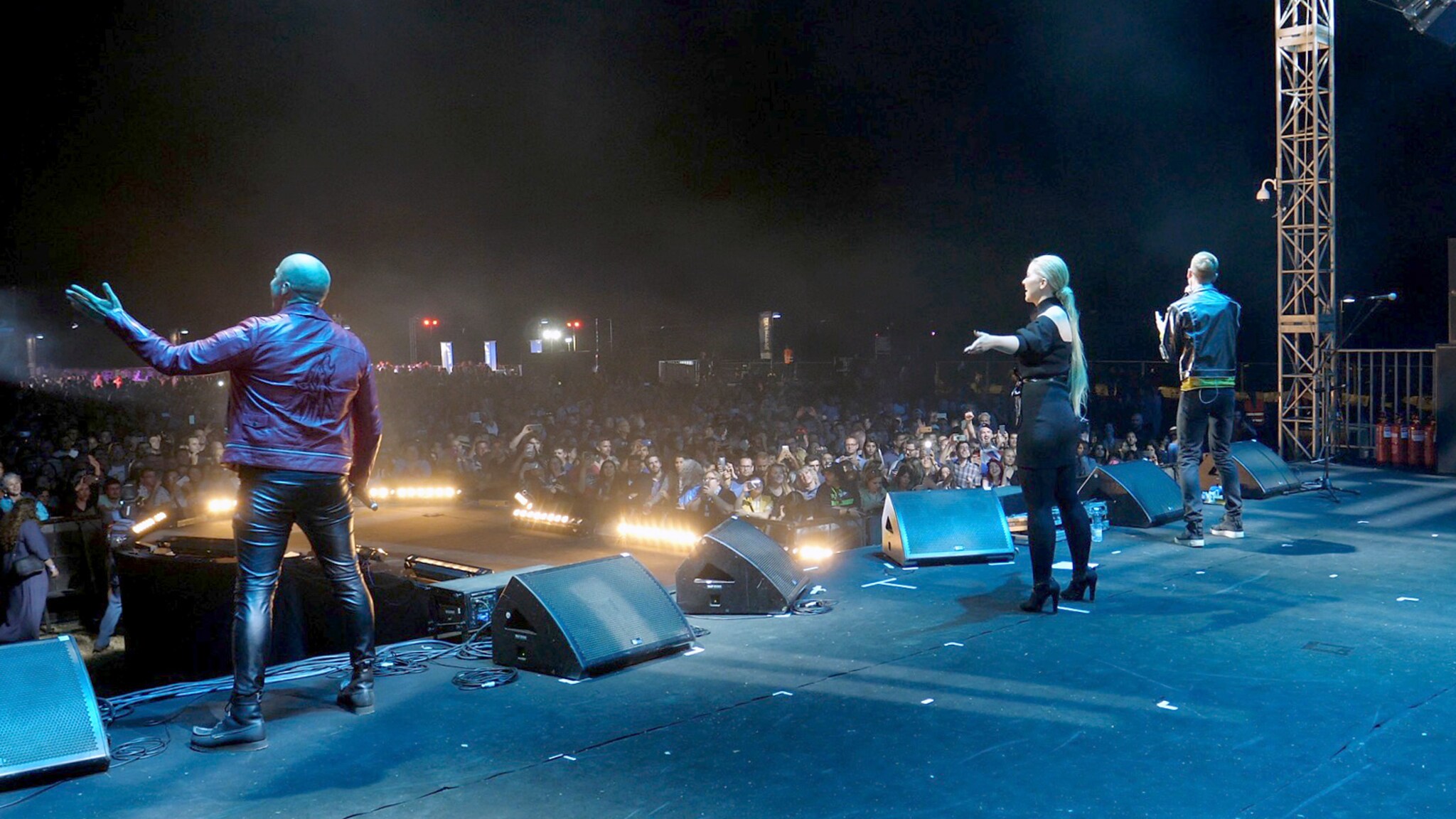 VIDEO: Bli med på scenen når Keiino spiller for tusenvis i Tel Aviv