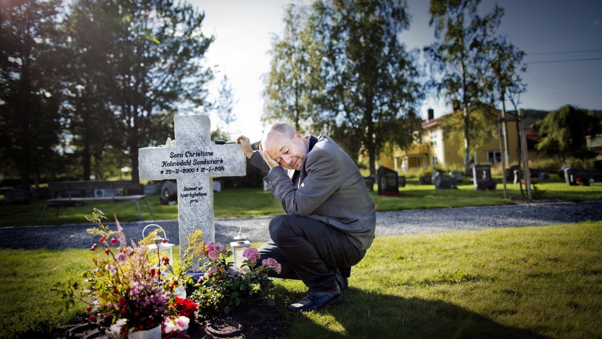 - Jeg lå på asfalten og prøvde å snakke til Sara