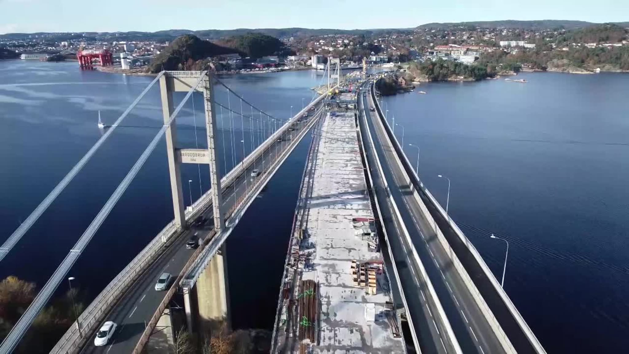 Fly over den nye Varoddbrua
